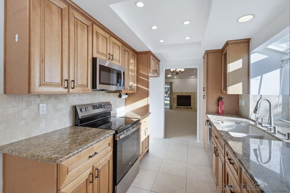 Detail Gallery Image 14 of 36 For 10460  La Vita C, San Diego,  CA 92131 - 2 Beds | 2 Baths