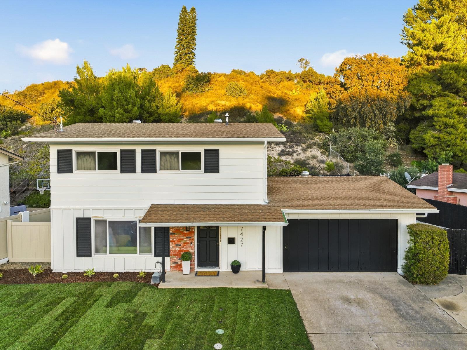 Detail Gallery Image 2 of 37 For 7427  Margerum Ave, San Diego,  CA 92120 - 4 Beds | 2/1 Baths