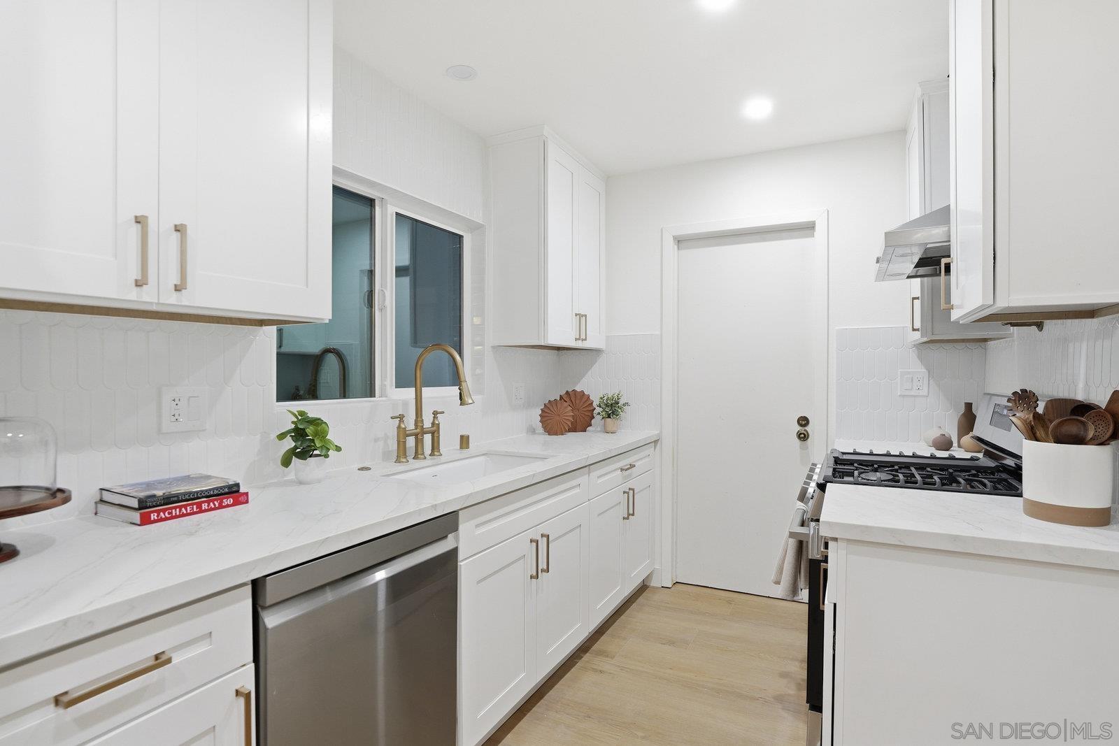 Detail Gallery Image 12 of 37 For 7427  Margerum Ave, San Diego,  CA 92120 - 4 Beds | 2/1 Baths