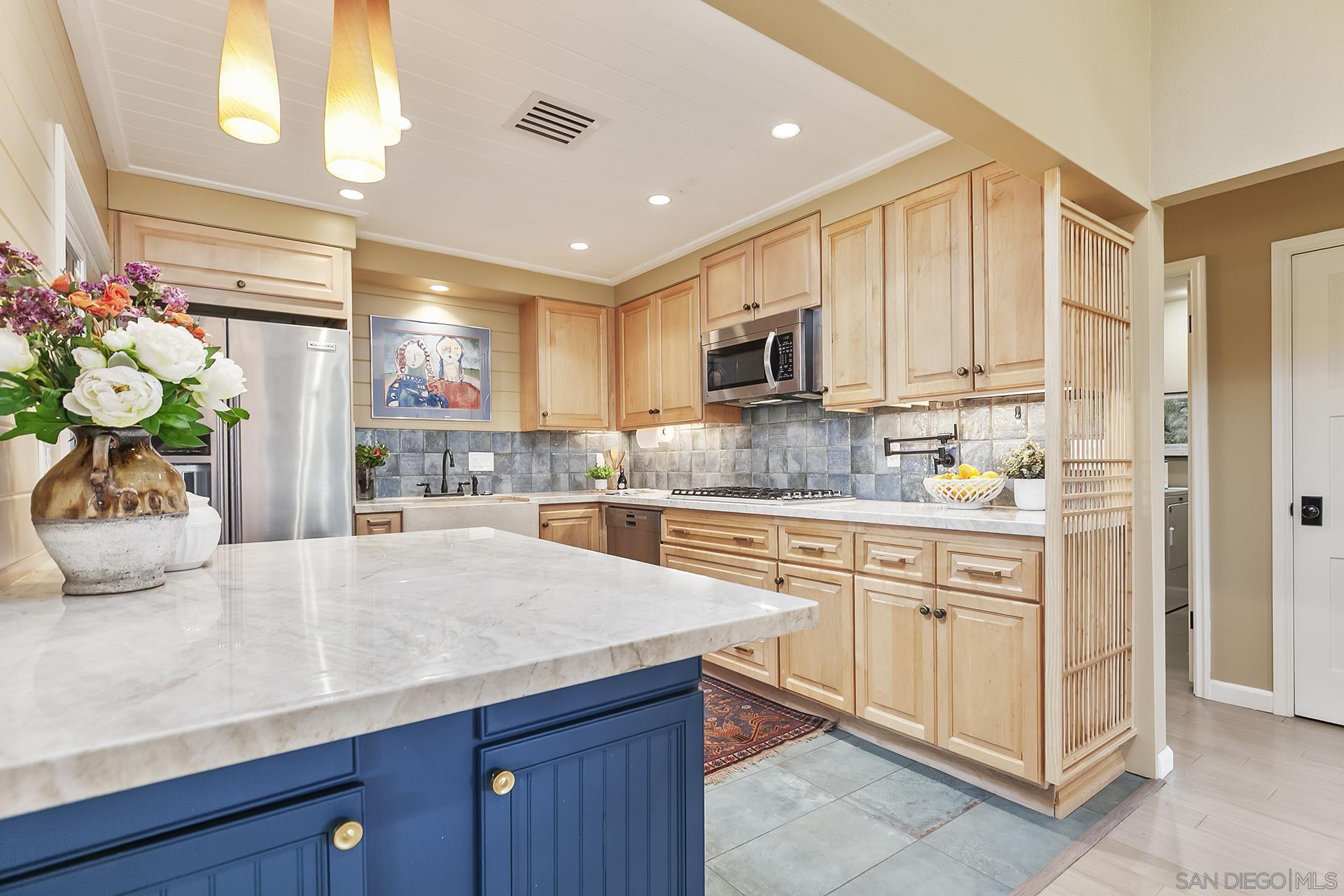 Detail Gallery Image 11 of 75 For 5358  Caminito Velasquez, San Diego,  CA 92124 - 3 Beds | 2 Baths