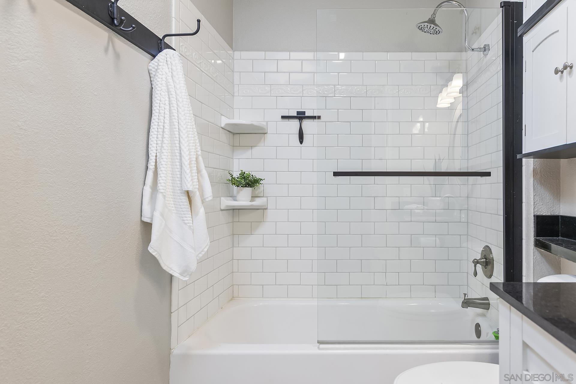 Detail Gallery Image 23 of 75 For 5358  Caminito Velasquez, San Diego,  CA 92124 - 3 Beds | 2 Baths