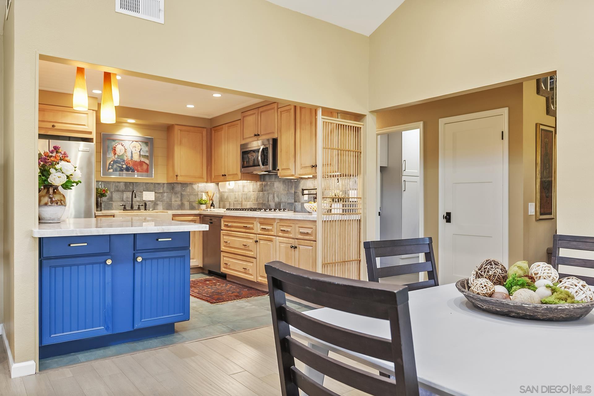 Detail Gallery Image 6 of 75 For 5358  Caminito Velasquez, San Diego,  CA 92124 - 3 Beds | 2 Baths