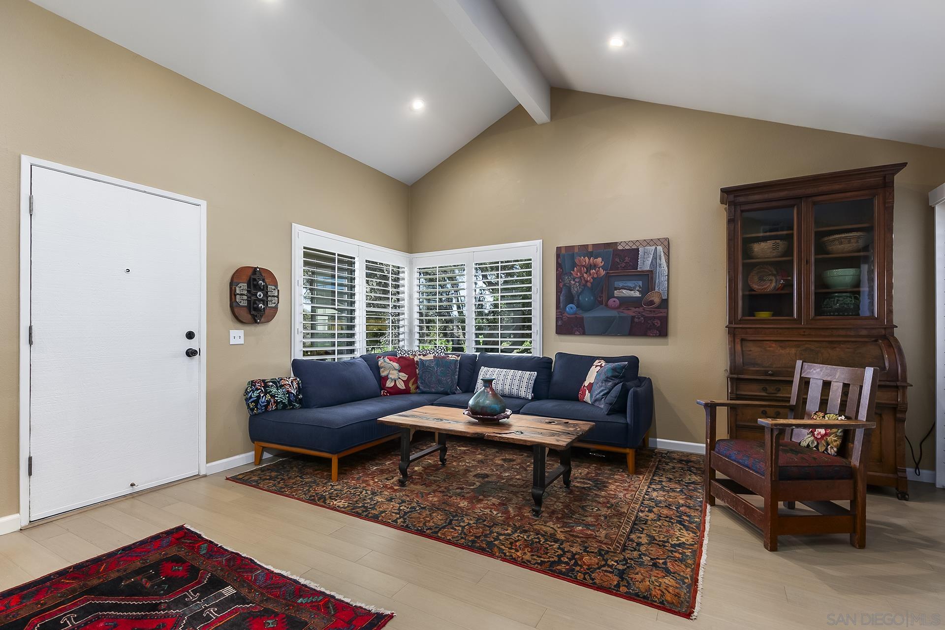 Detail Gallery Image 6 of 53 For 5358  Caminito Velasquez, San Diego,  CA 92124 - 3 Beds | 2 Baths