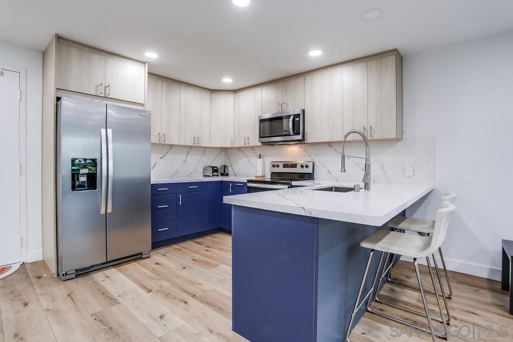 Detail Gallery Image 1 of 26 For 8308  Regents Rd  1f, San Diego,  CA 92122 - 2 Beds | 2 Baths