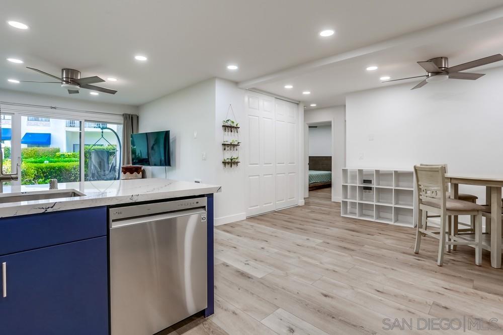 Detail Gallery Image 10 of 26 For 8308  Regents Rd  1f, San Diego,  CA 92122 - 2 Beds | 2 Baths