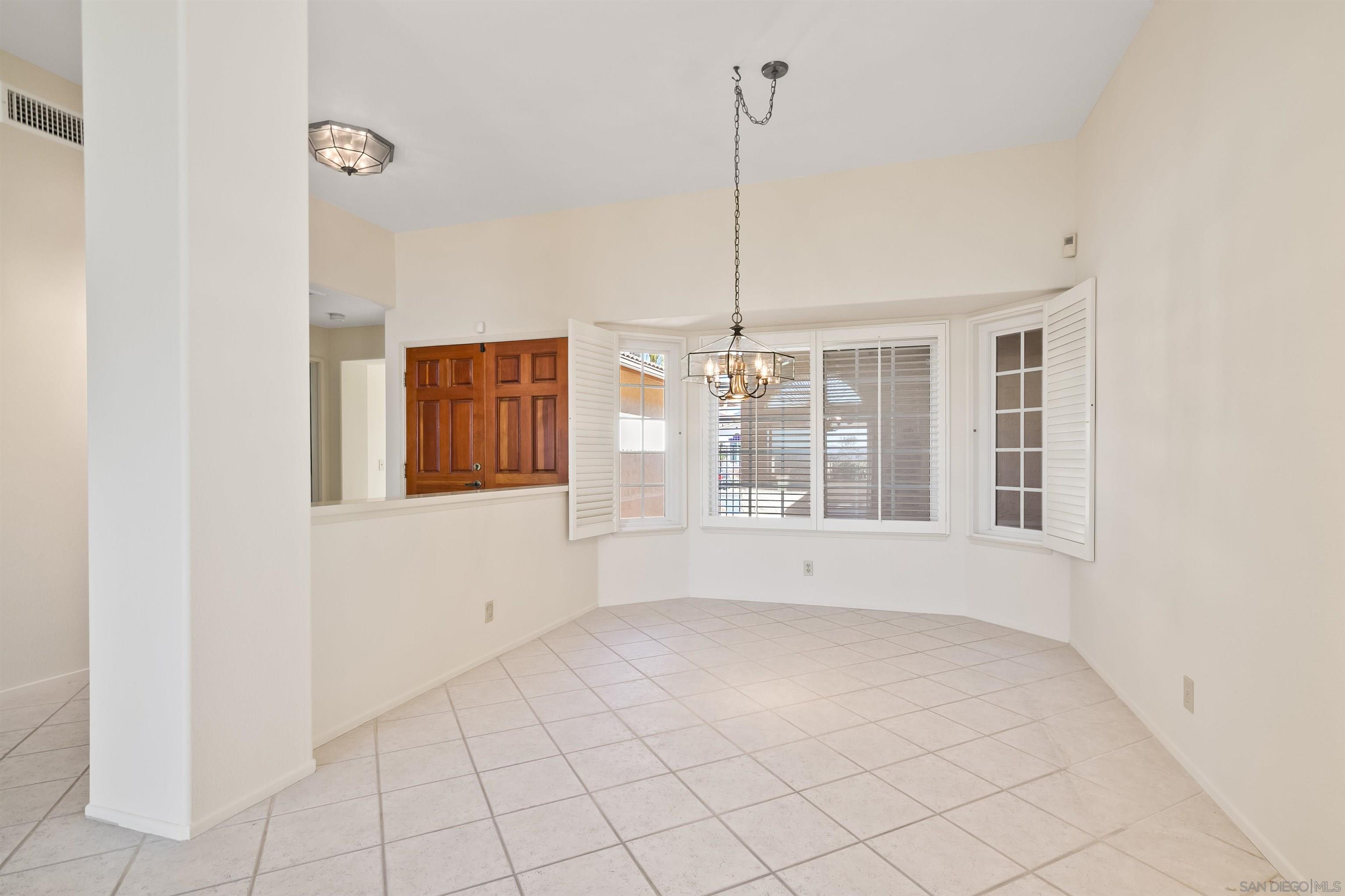 Detail Gallery Image 13 of 51 For 18113  Calle Estepona, San Diego,  CA 92128 - 3 Beds | 2 Baths