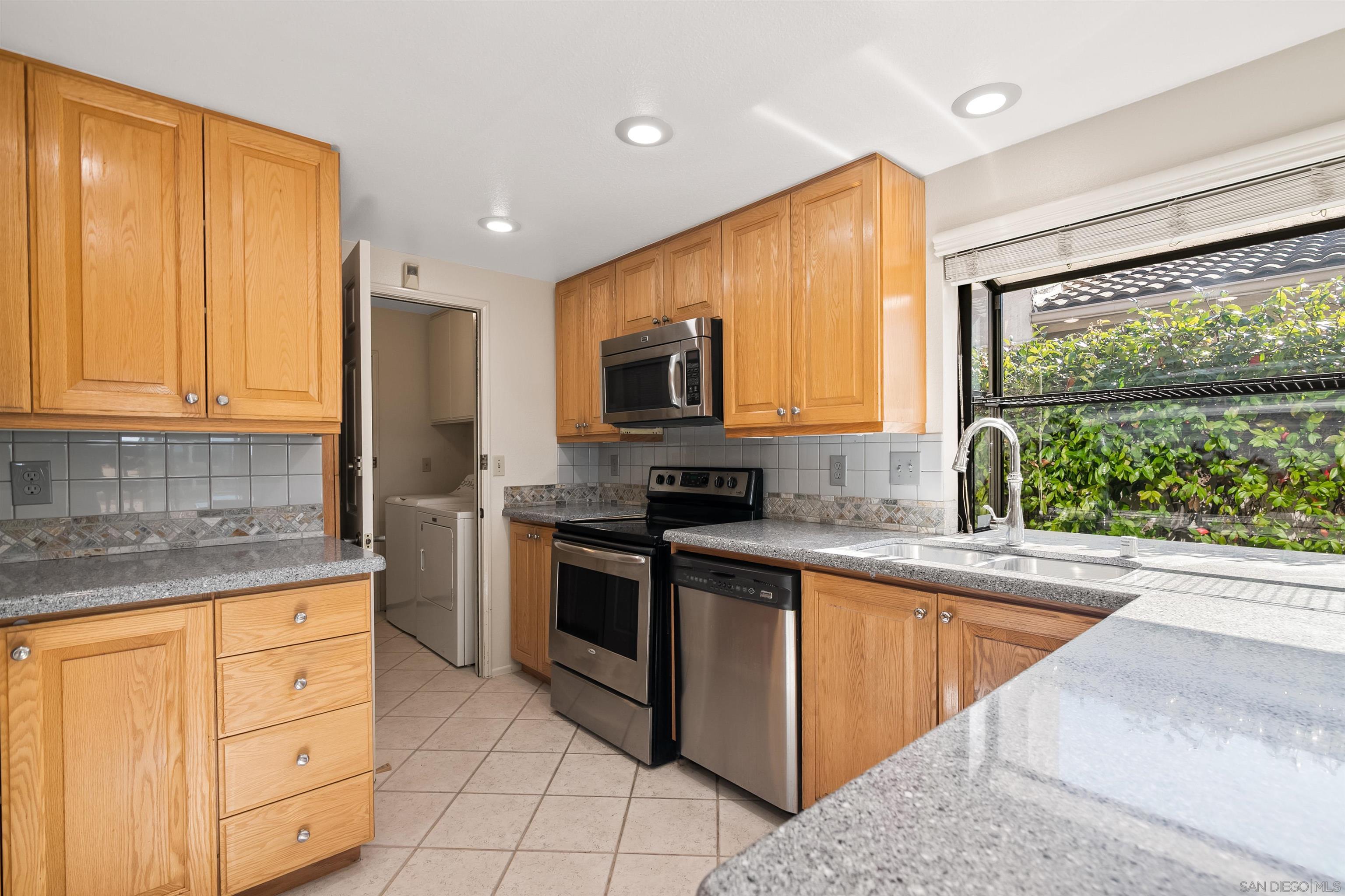 Detail Gallery Image 21 of 51 For 18113  Calle Estepona, San Diego,  CA 92128 - 3 Beds | 2 Baths