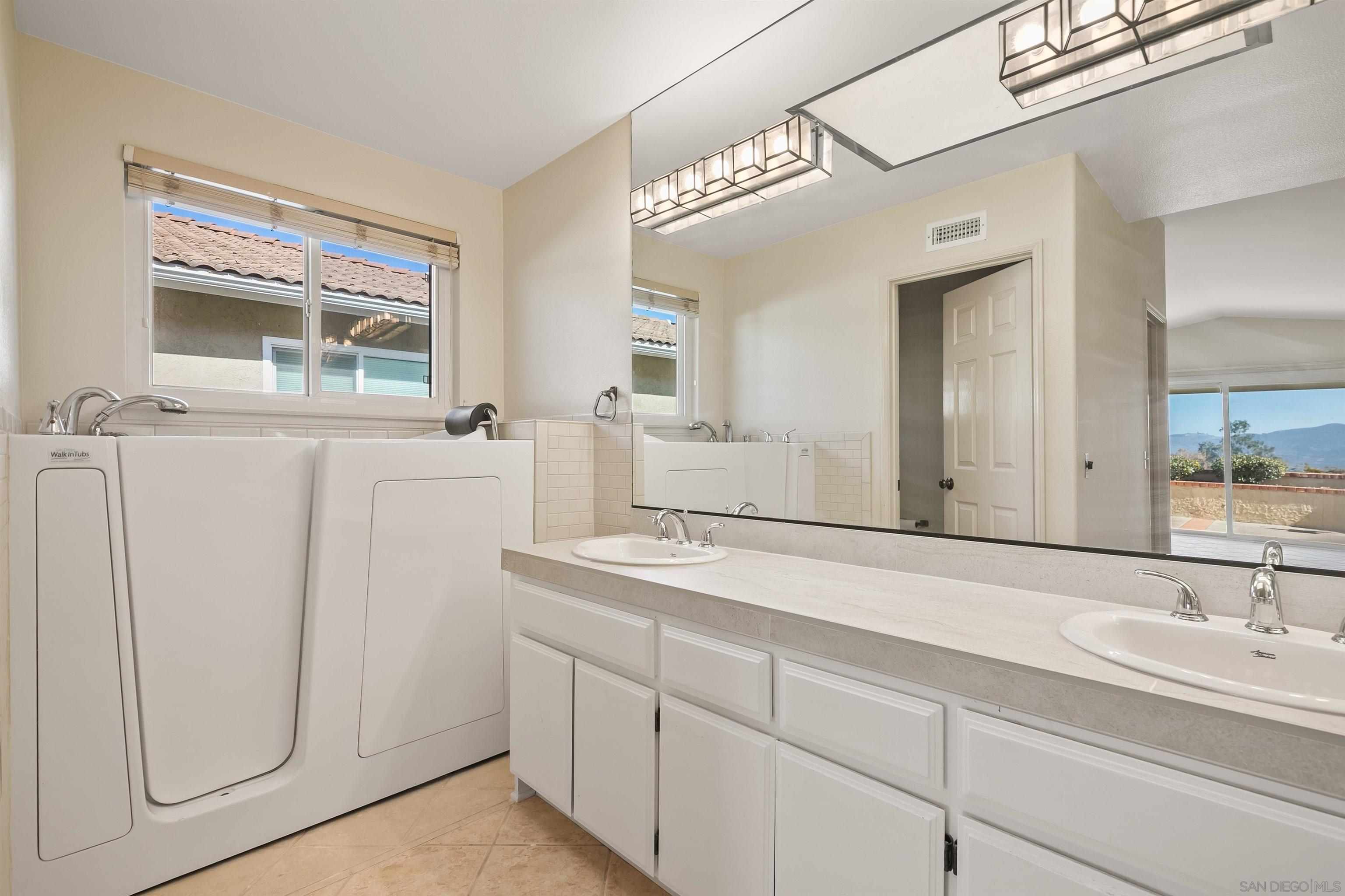 Detail Gallery Image 31 of 51 For 18113  Calle Estepona, San Diego,  CA 92128 - 3 Beds | 2 Baths