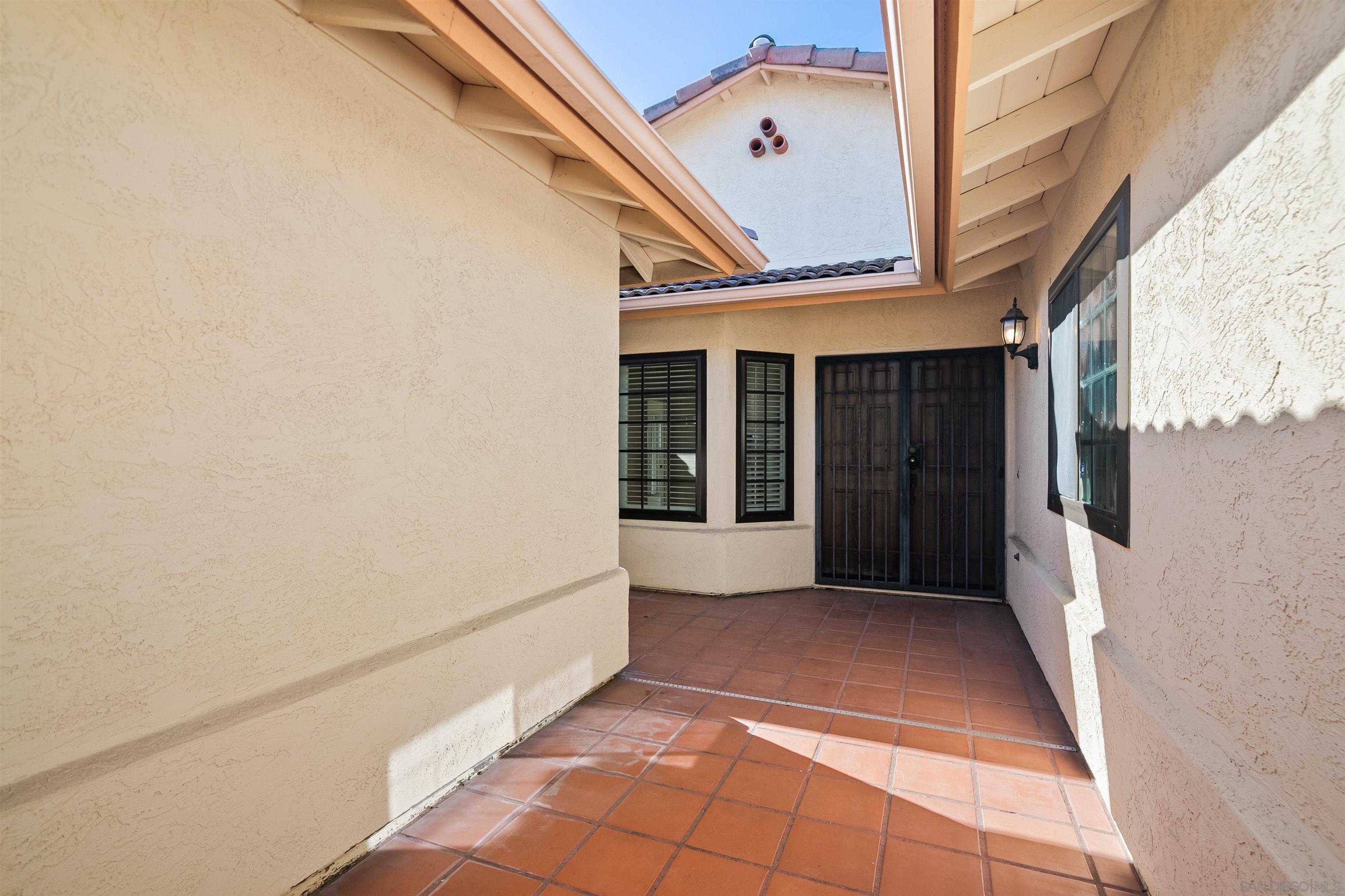Detail Gallery Image 7 of 51 For 18113  Calle Estepona, San Diego,  CA 92128 - 3 Beds | 2 Baths