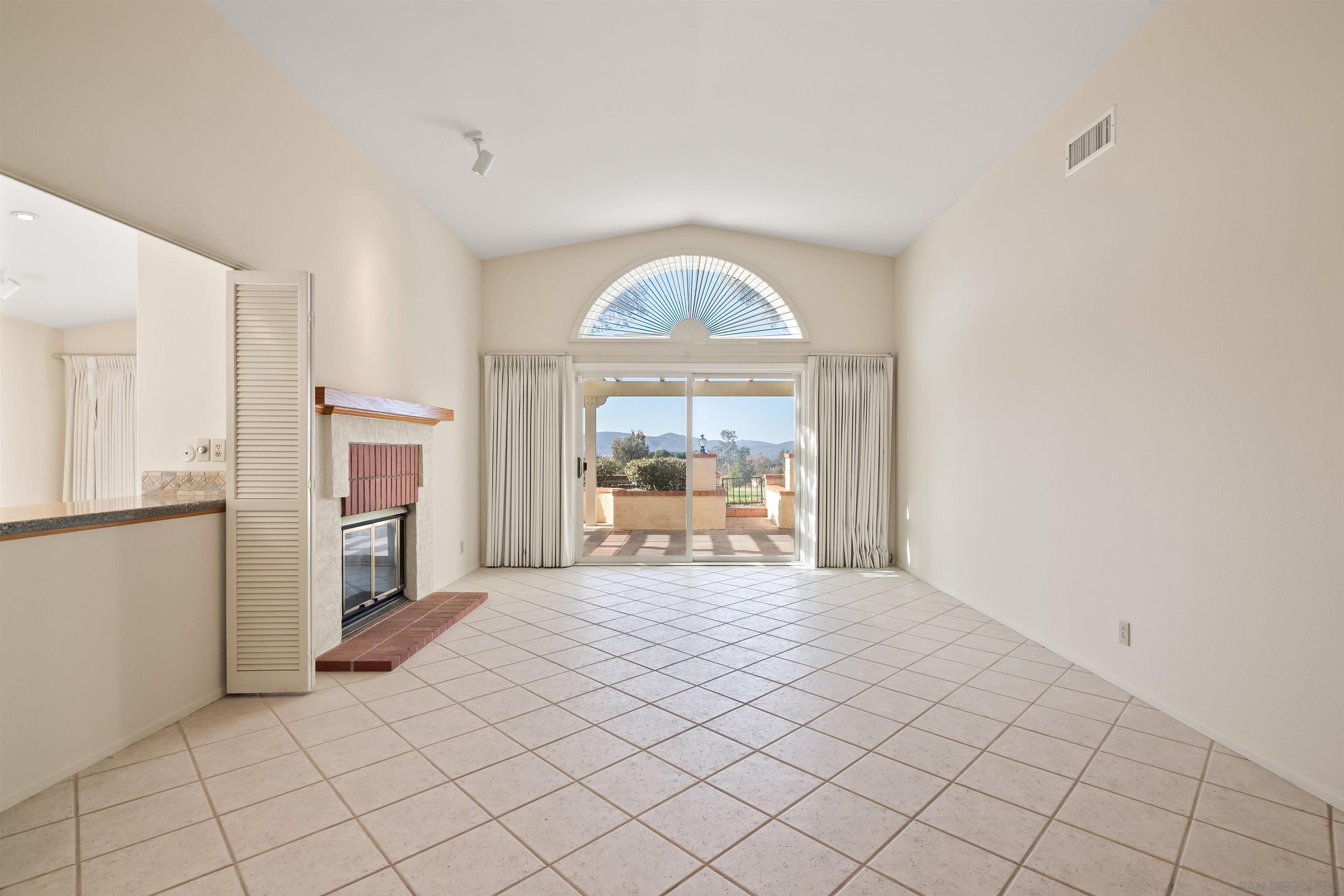 Detail Gallery Image 8 of 51 For 18113  Calle Estepona, San Diego,  CA 92128 - 3 Beds | 2 Baths