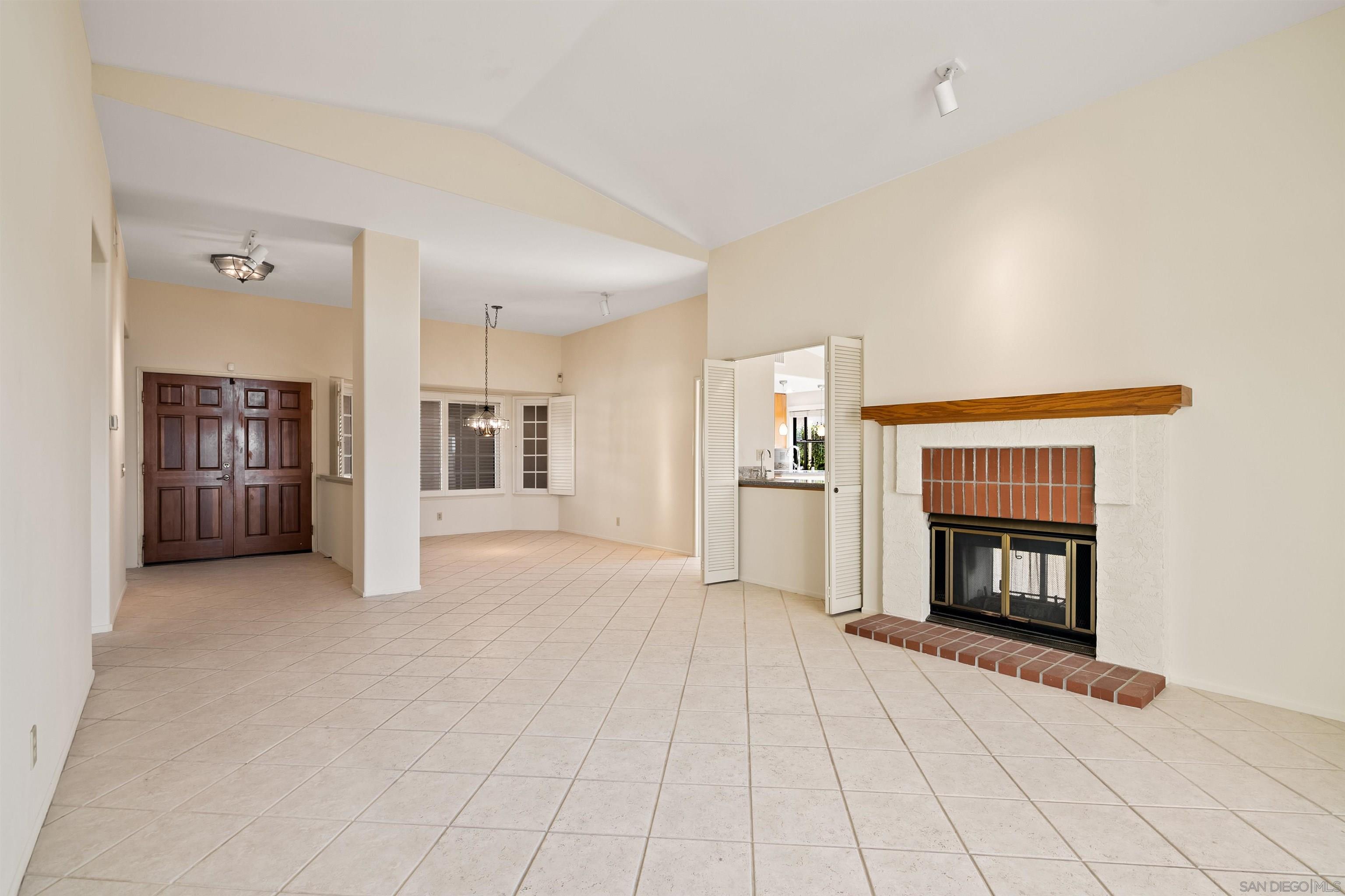 Detail Gallery Image 9 of 51 For 18113  Calle Estepona, San Diego,  CA 92128 - 3 Beds | 2 Baths