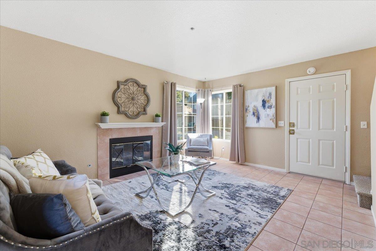Detail Gallery Image 3 of 30 For 1035 S Mollison Ave  #F,  El Cajon,  CA 92020 - 3 Beds | 2/1 Baths
