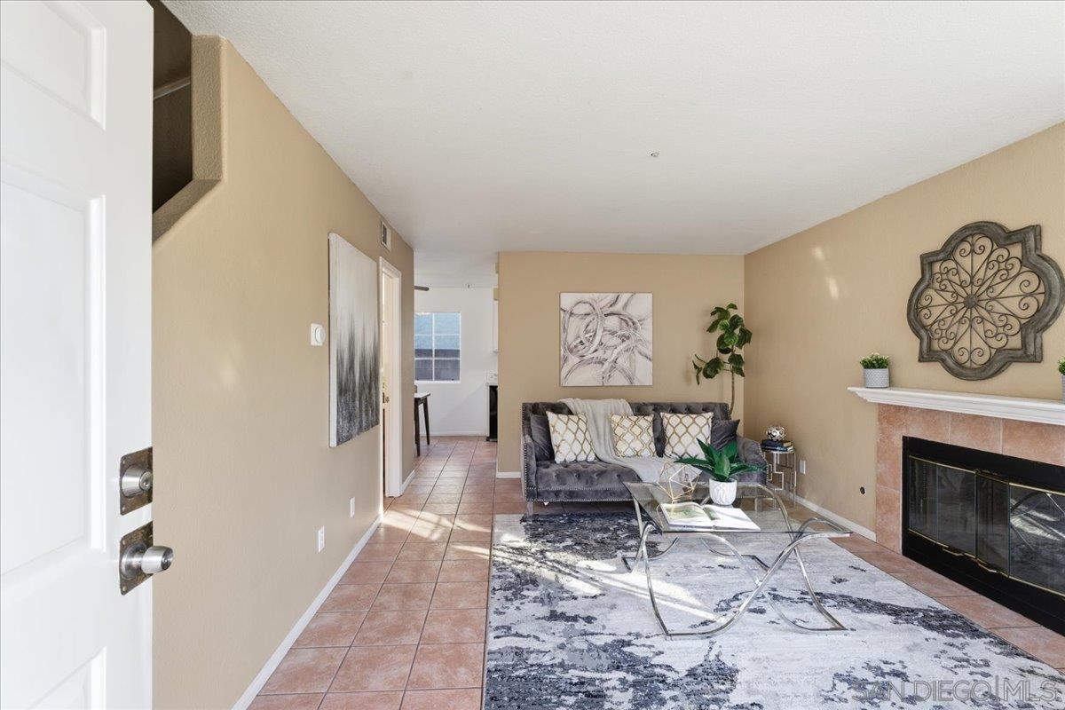 Detail Gallery Image 4 of 30 For 1035 S Mollison Ave  #F,  El Cajon,  CA 92020 - 3 Beds | 2/1 Baths