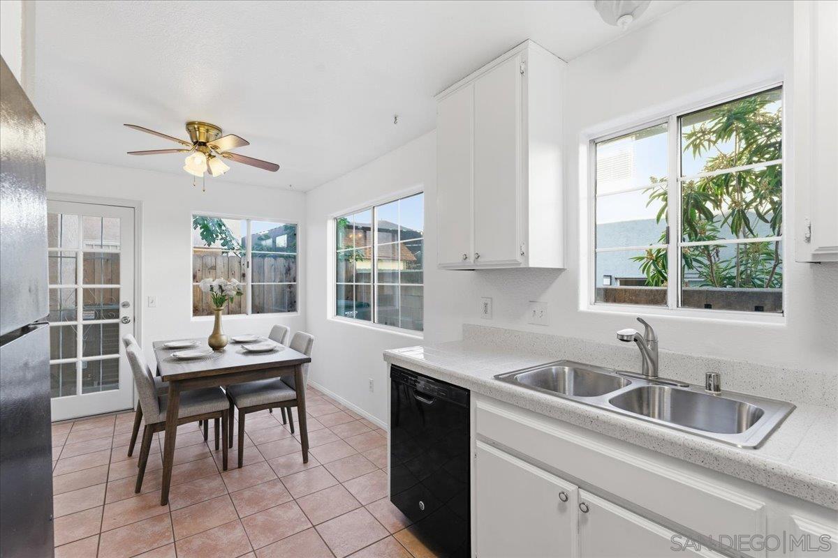 Detail Gallery Image 6 of 30 For 1035 S Mollison Ave  #F,  El Cajon,  CA 92020 - 3 Beds | 2/1 Baths