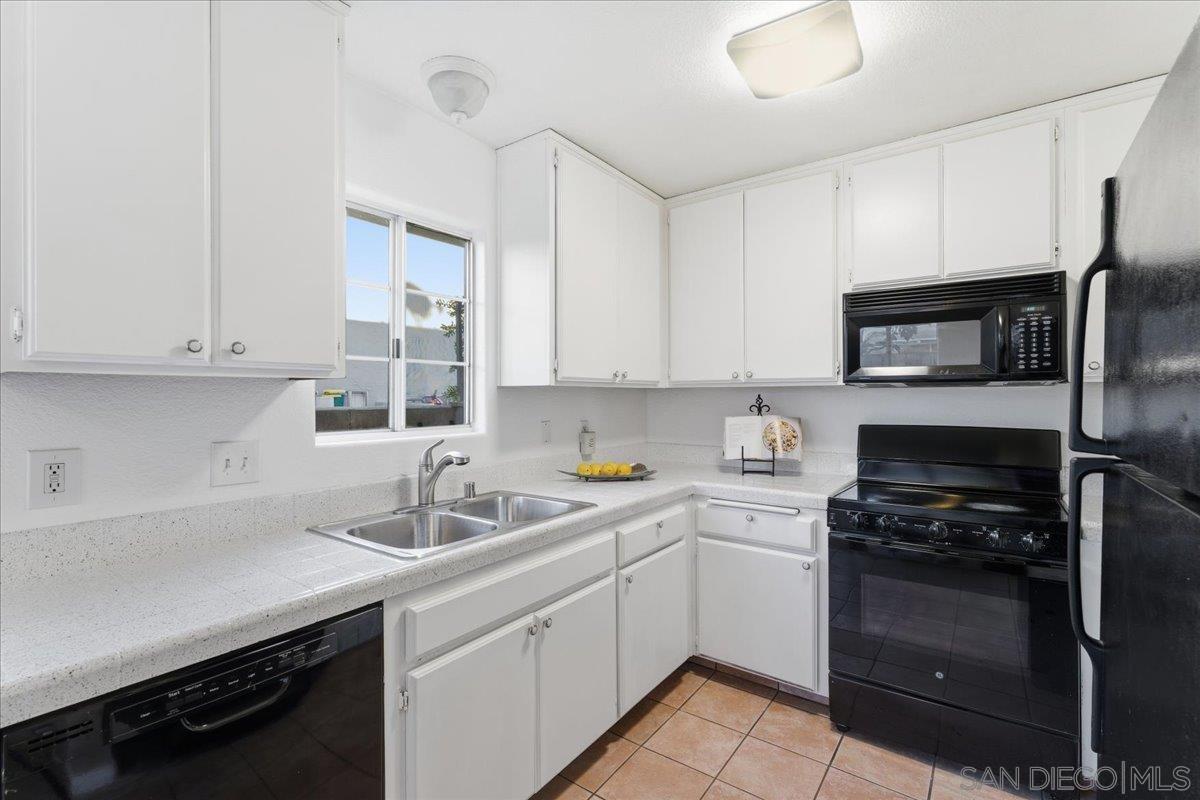 Detail Gallery Image 10 of 30 For 1035 S Mollison Ave  #F,  El Cajon,  CA 92020 - 3 Beds | 2/1 Baths