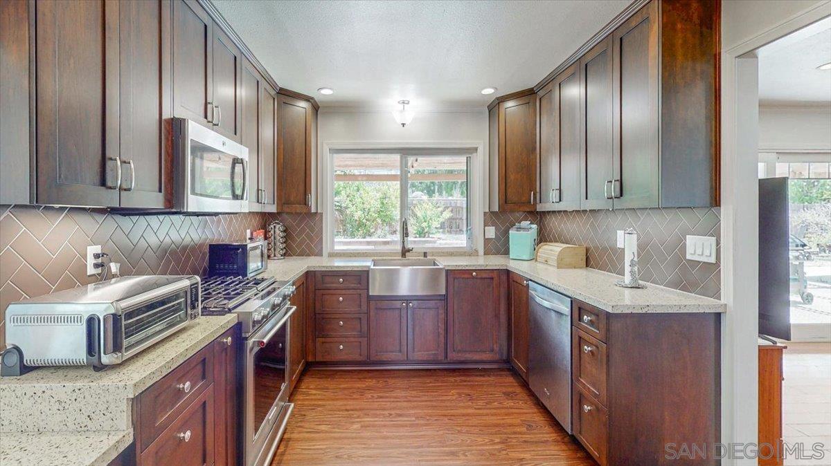 Detail Gallery Image 5 of 15 For 1525  Fair Glen Rd, El Cajon,  CA 92019 - 4 Beds | 2 Baths