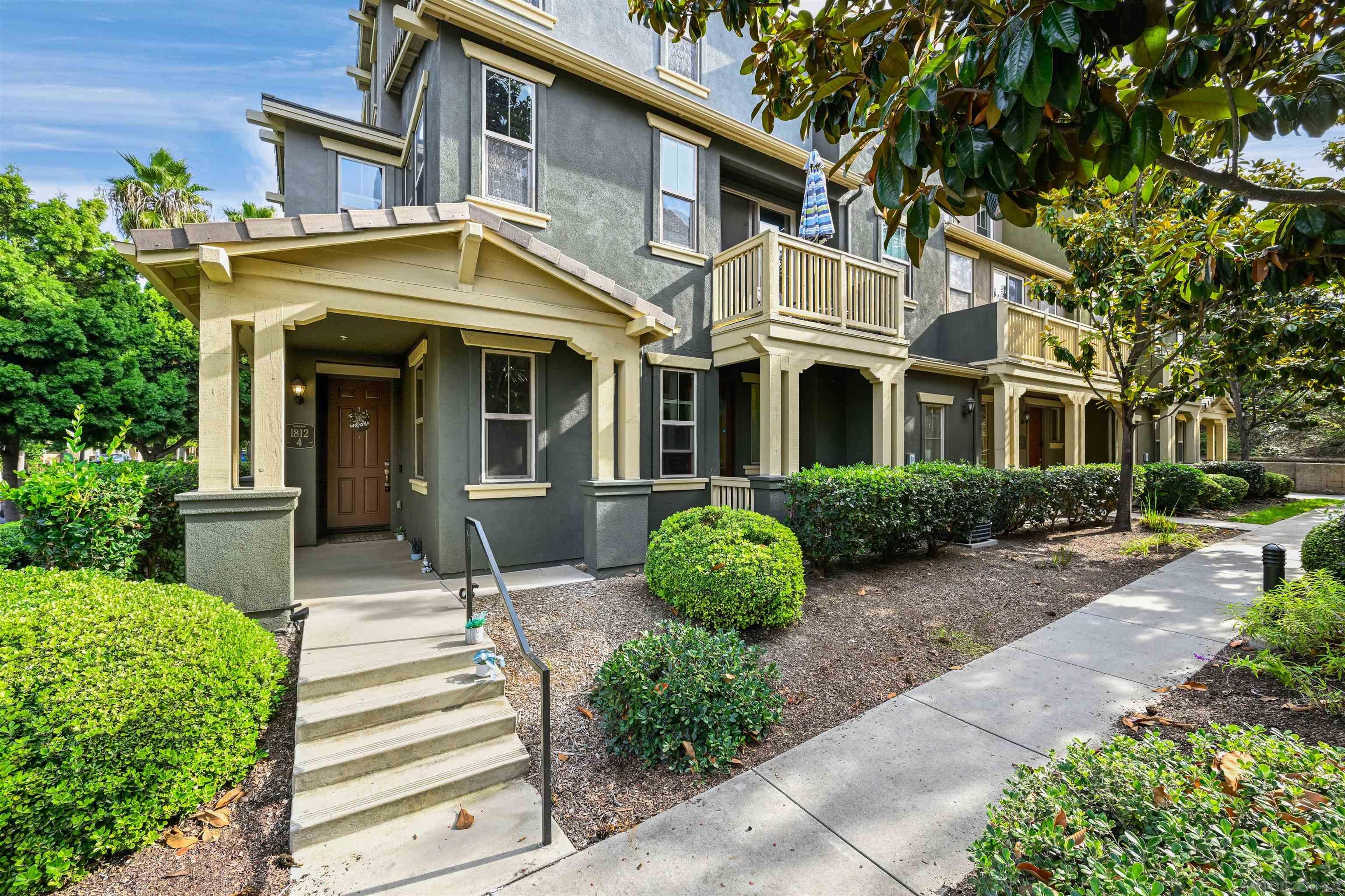 Detail Gallery Image 2 of 29 For 1812  Lime Ct  #4,  Chula Vista,  CA 91913 - 3 Beds | 3/1 Baths