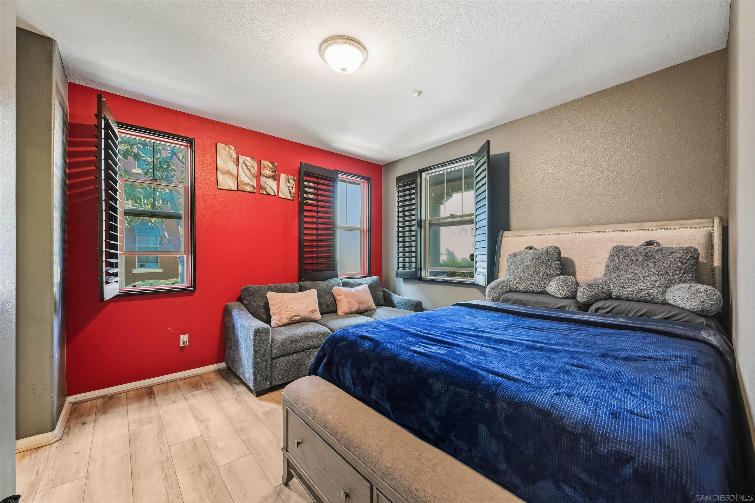 Detail Gallery Image 11 of 29 For 1812  Lime Ct  #4,  Chula Vista,  CA 91913 - 3 Beds | 3/1 Baths