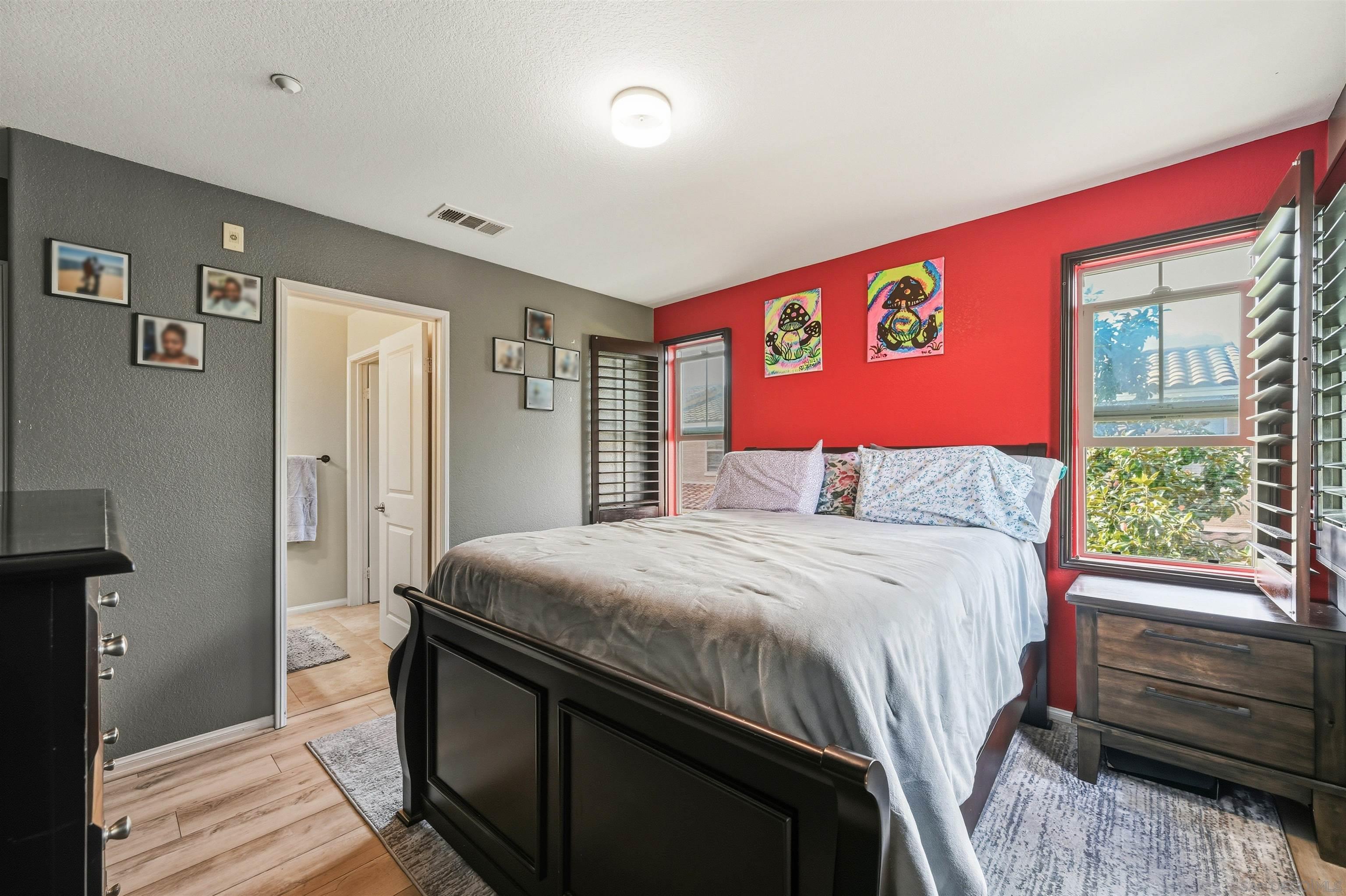 Detail Gallery Image 12 of 29 For 1812  Lime Ct  #4,  Chula Vista,  CA 91913 - 3 Beds | 3/1 Baths
