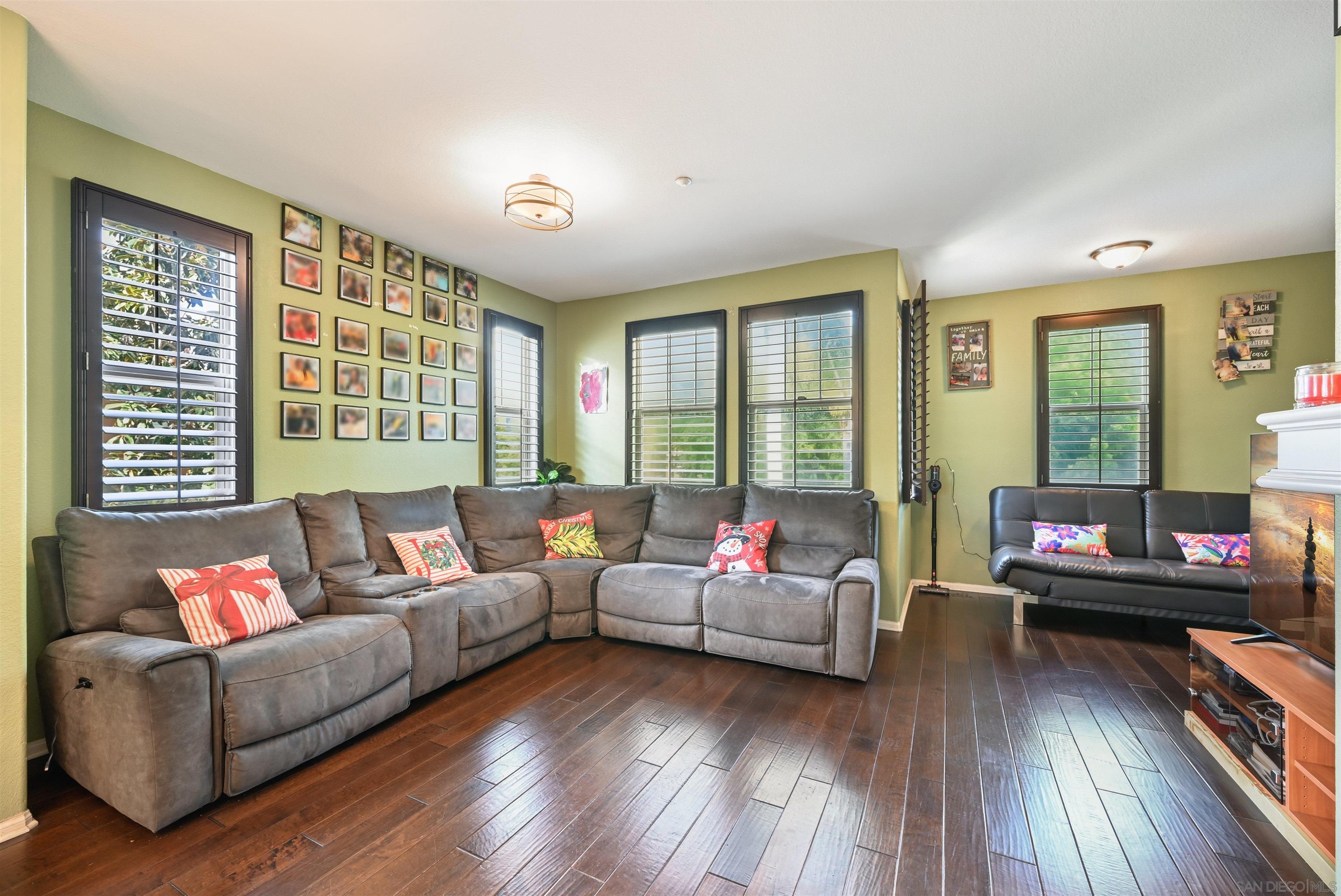 Detail Gallery Image 3 of 29 For 1812  Lime Ct  #4,  Chula Vista,  CA 91913 - 3 Beds | 3/1 Baths