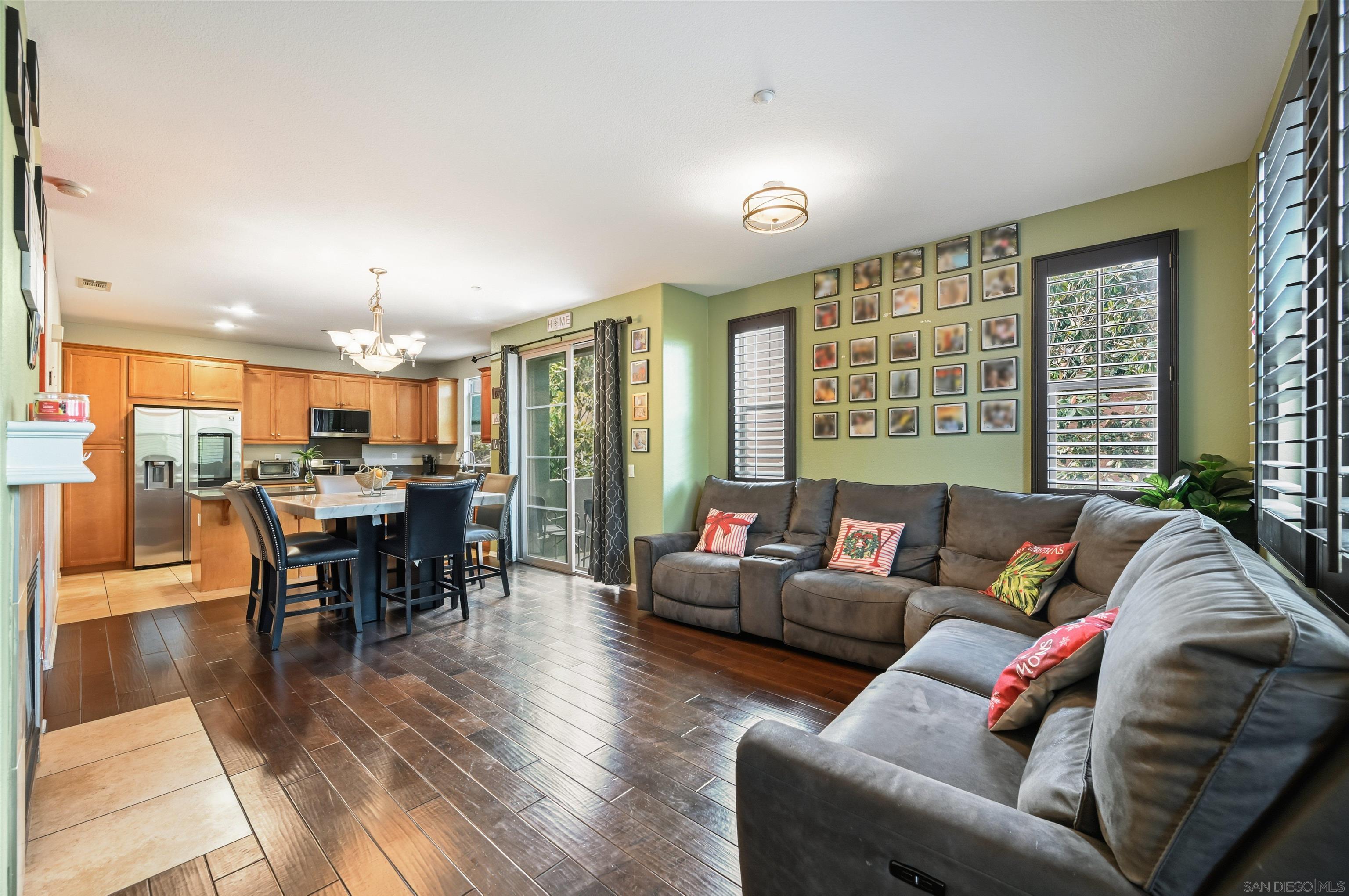 Detail Gallery Image 5 of 29 For 1812  Lime Ct  #4,  Chula Vista,  CA 91913 - 3 Beds | 3/1 Baths