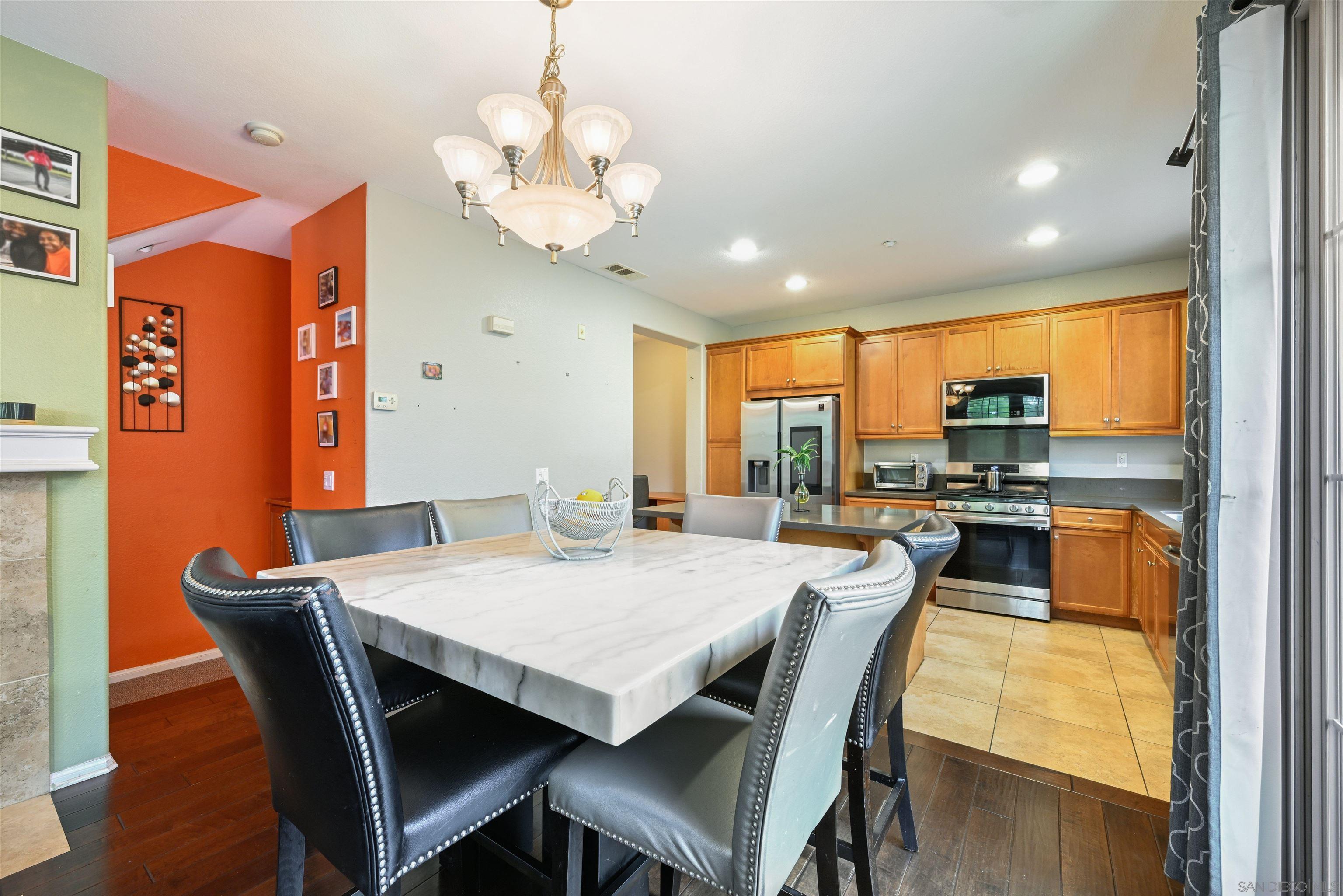 Detail Gallery Image 10 of 29 For 1812  Lime Ct  #4,  Chula Vista,  CA 91913 - 3 Beds | 3/1 Baths