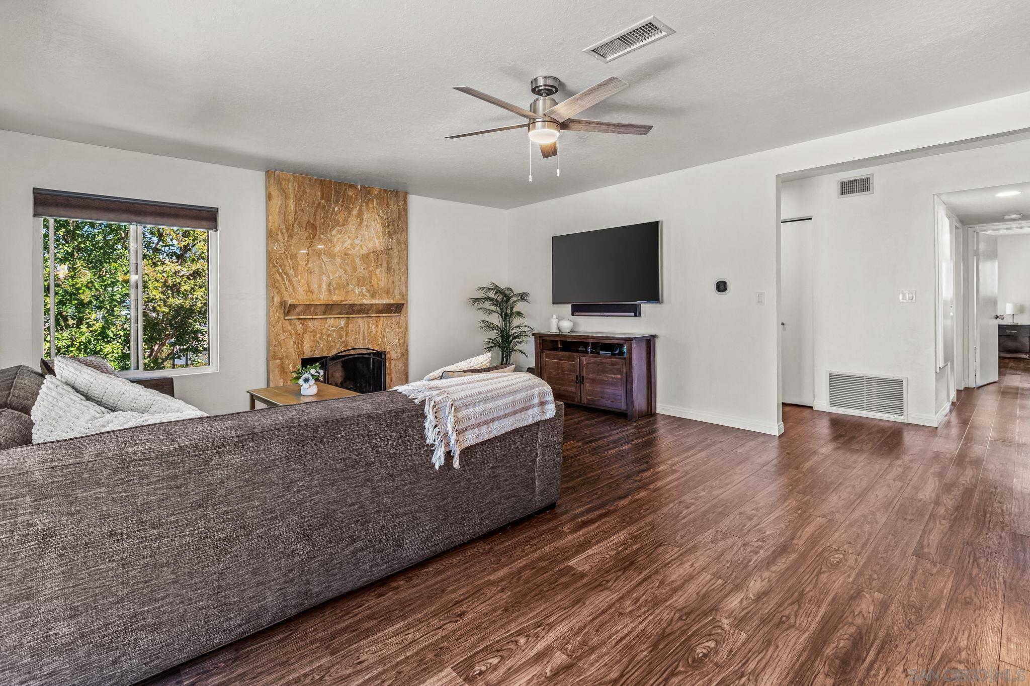 Detail Gallery Image 3 of 28 For 450 W Vermont  #1602,  Escondido,  CA 92025 - 2 Beds | 2 Baths