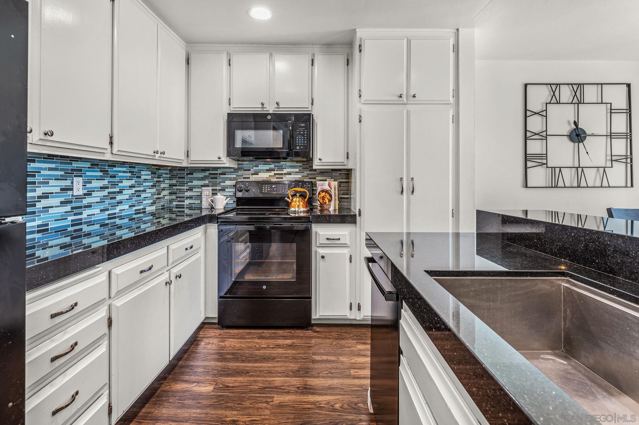 Detail Gallery Image 5 of 28 For 450 W Vermont  #1602,  Escondido,  CA 92025 - 2 Beds | 2 Baths