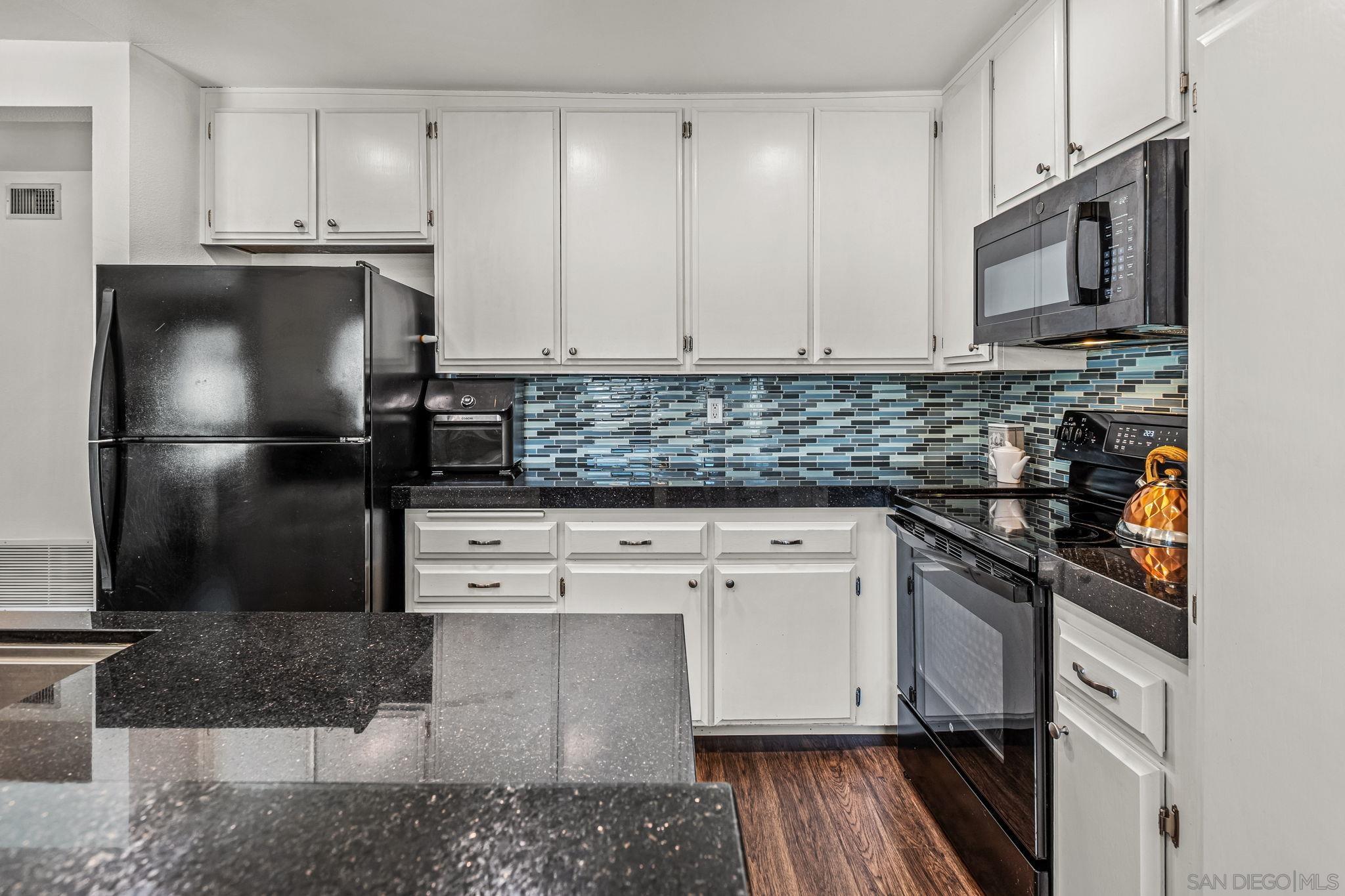 Detail Gallery Image 6 of 28 For 450 W Vermont  #1602,  Escondido,  CA 92025 - 2 Beds | 2 Baths