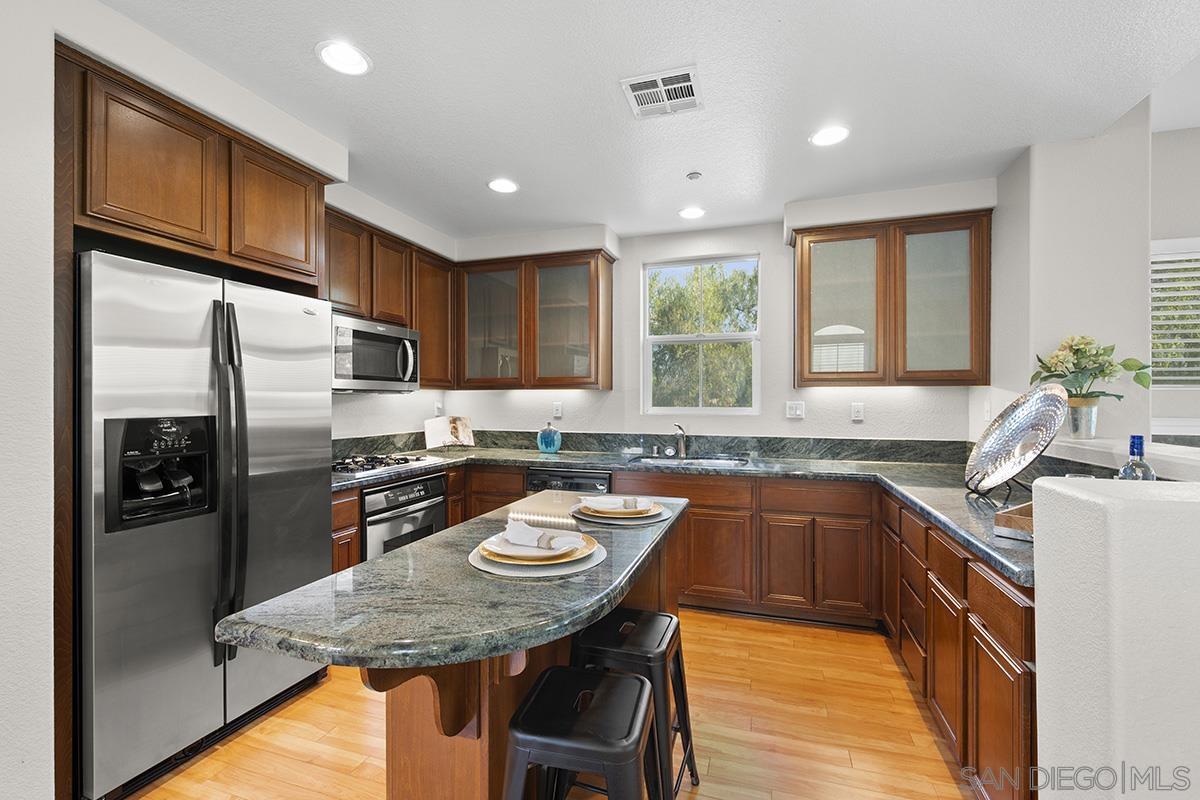 Detail Gallery Image 15 of 57 For 2701  Villas Way, San Diego,  CA 92108 - 3 Beds | 2/1 Baths