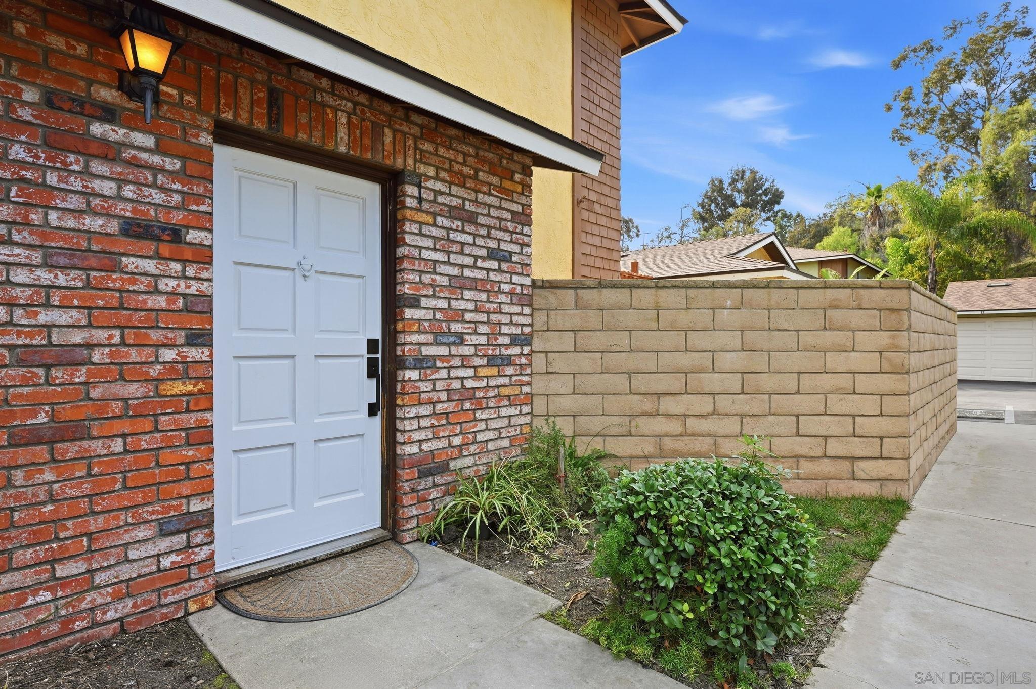 Detail Gallery Image 3 of 37 For 2320  Euclid Ave  #1,  National City,  CA 91950 - 2 Beds | 1/1 Baths