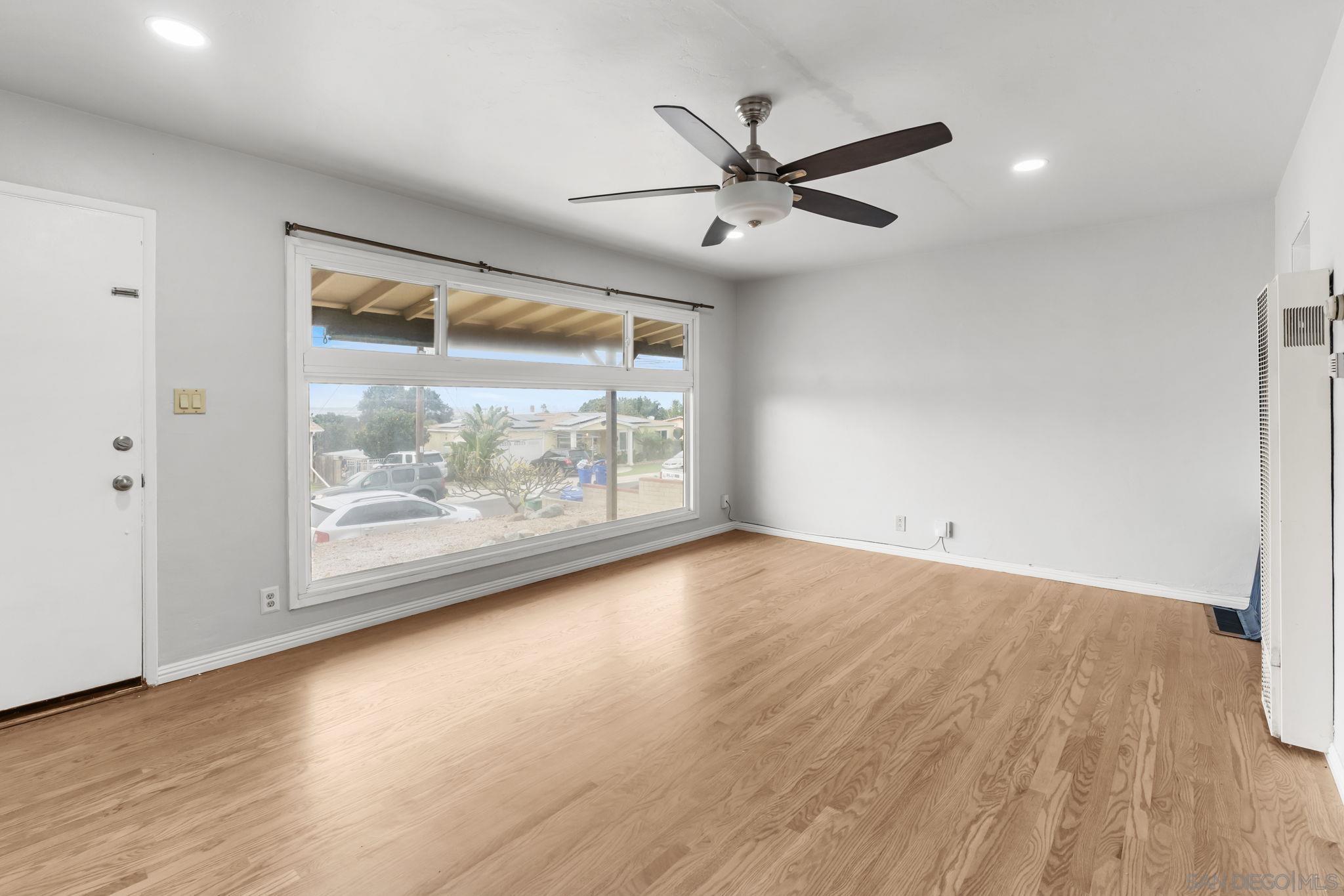 Detail Gallery Image 4 of 27 For 2429  Calle Serena, San Diego,  CA 92139 - 3 Beds | 1 Baths