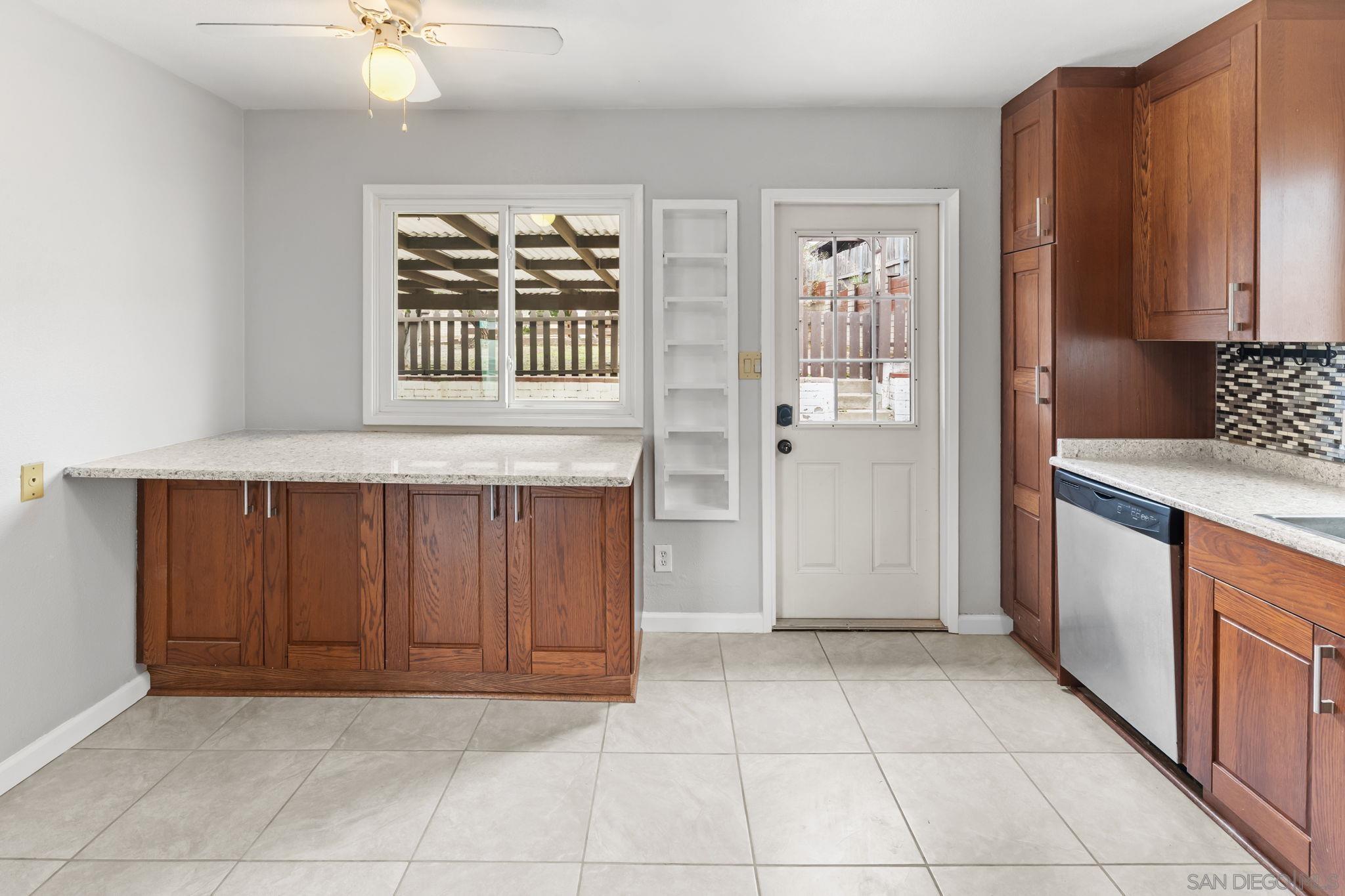 Detail Gallery Image 7 of 27 For 2429  Calle Serena, San Diego,  CA 92139 - 3 Beds | 1 Baths