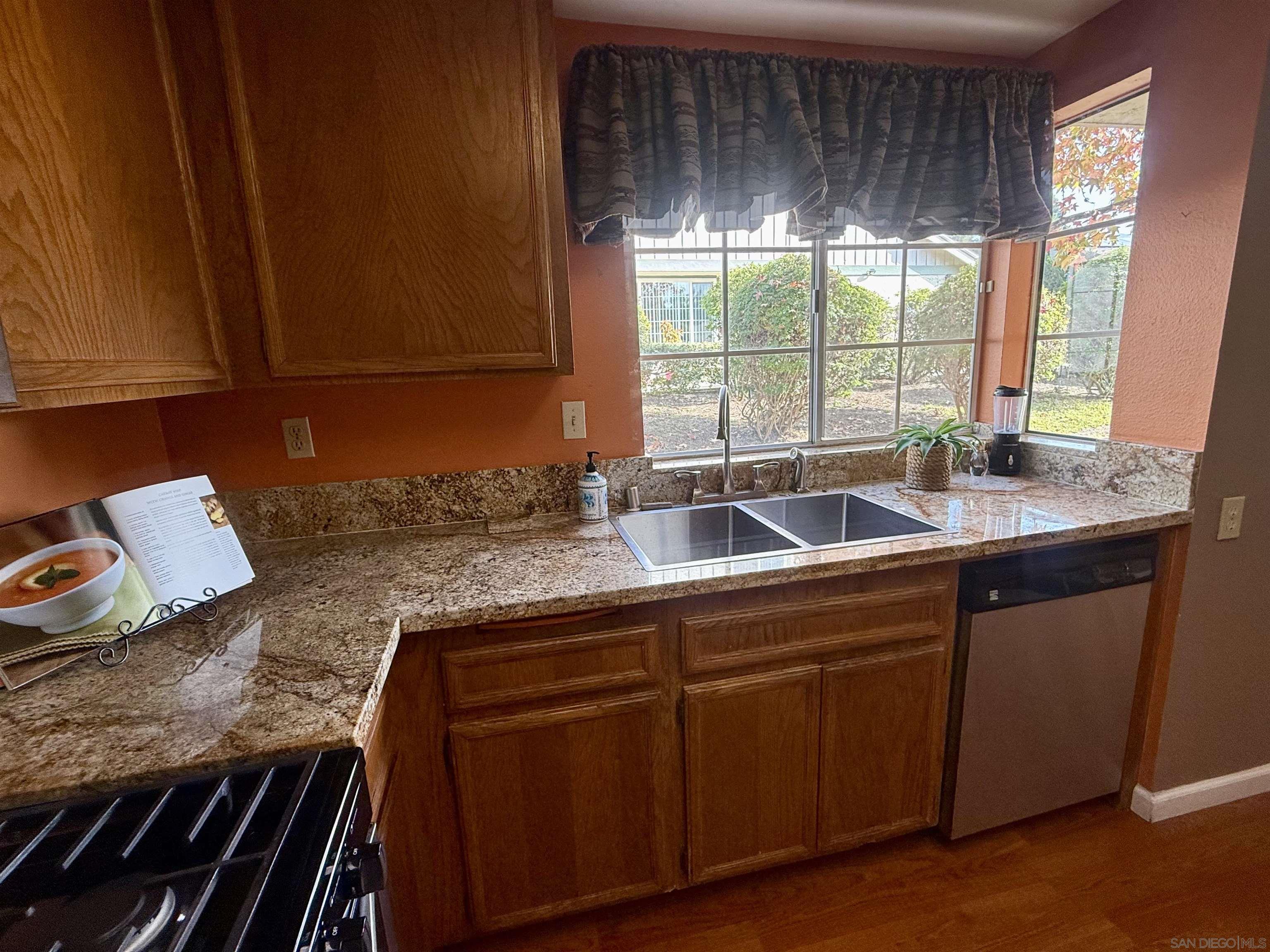 Detail Gallery Image 11 of 45 For 2163  Manzana Way, San Diego,  CA 92139 - 4 Beds | 2/1 Baths