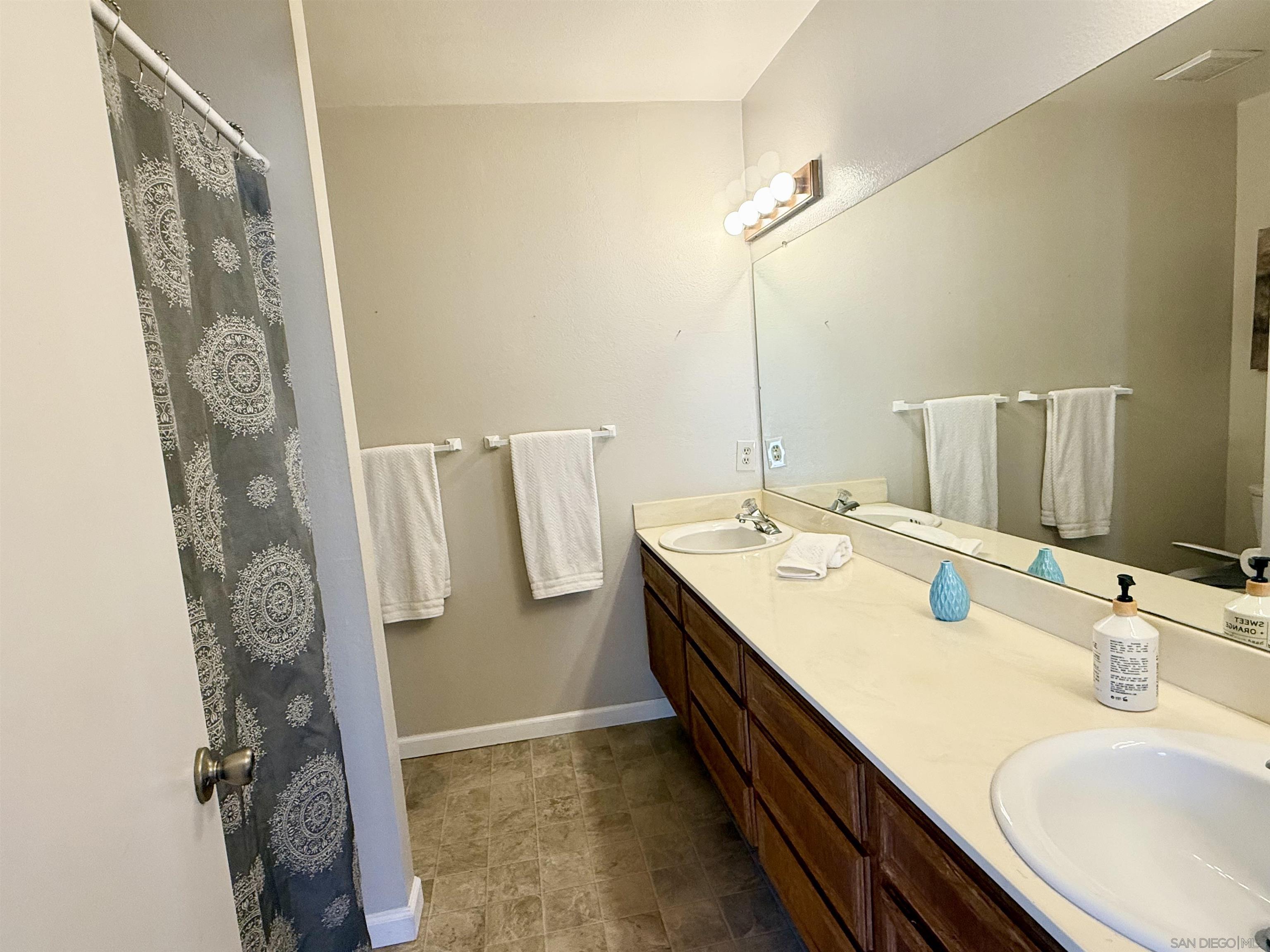 Detail Gallery Image 33 of 45 For 2163  Manzana Way, San Diego,  CA 92139 - 4 Beds | 2/1 Baths