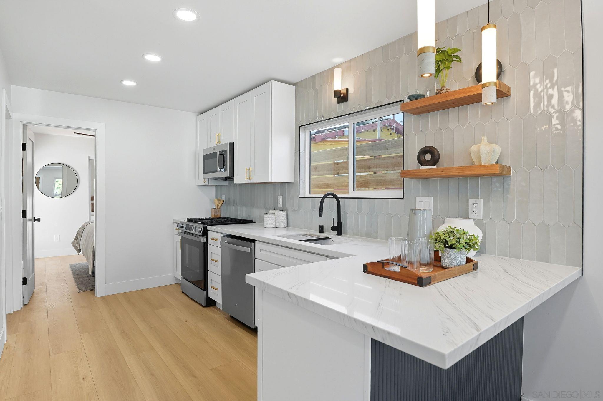 Detail Gallery Image 3 of 16 For 3621  Collier Ave., San Diego,  CA 92116 - 2 Beds | 1 Baths