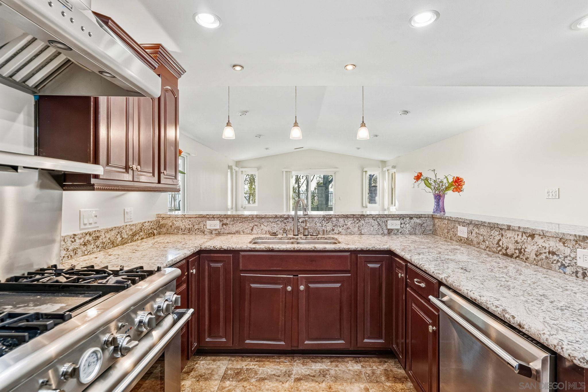 Detail Gallery Image 11 of 32 For 7191  Dinovo, San Diego,  CA 92114 - 3 Beds | 2 Baths