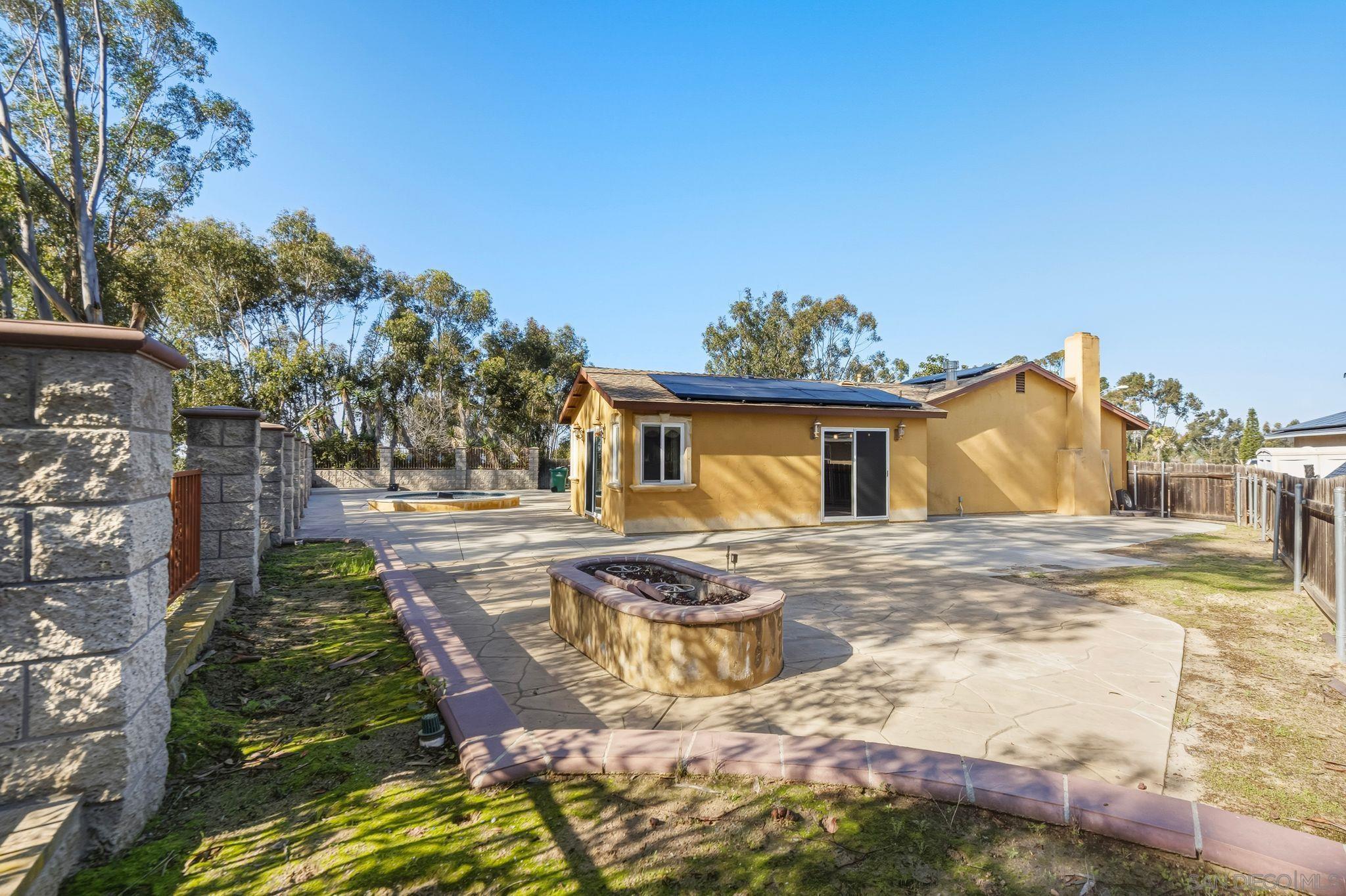 Detail Gallery Image 3 of 32 For 7191  Dinovo, San Diego,  CA 92114 - 3 Beds | 2 Baths