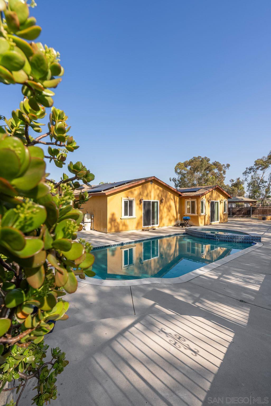 Detail Gallery Image 4 of 32 For 7191  Dinovo, San Diego,  CA 92114 - 3 Beds | 2 Baths