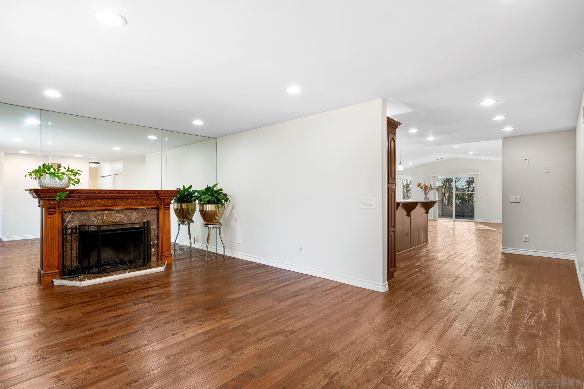 Detail Gallery Image 9 of 32 For 7191  Dinovo, San Diego,  CA 92114 - 3 Beds | 2 Baths