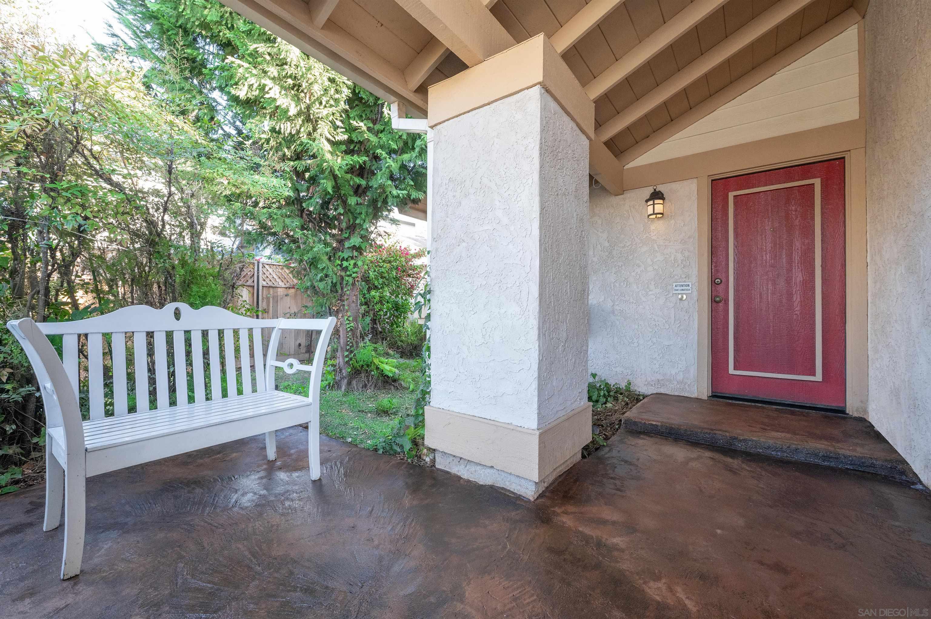 Detail Gallery Image 2 of 19 For 6351  Plaza Cuernavaca, San Diego,  CA 92114 - 3 Beds | 2 Baths