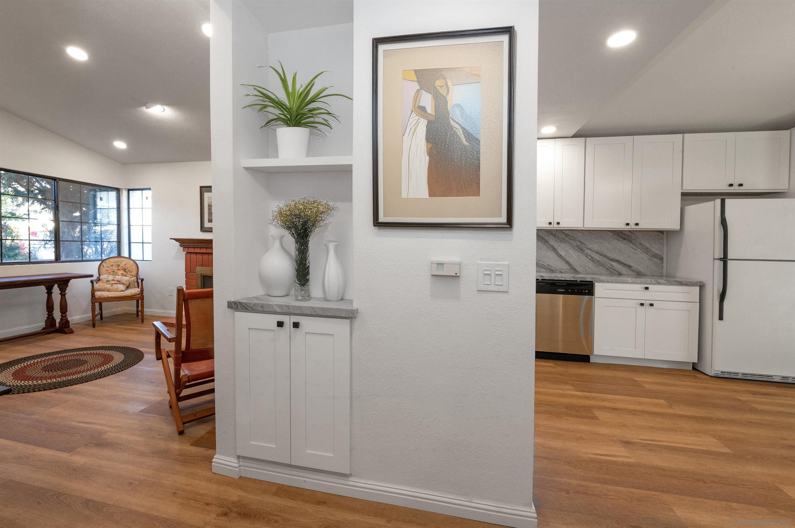 Detail Gallery Image 7 of 19 For 6351  Plaza Cuernavaca, San Diego,  CA 92114 - 3 Beds | 2 Baths