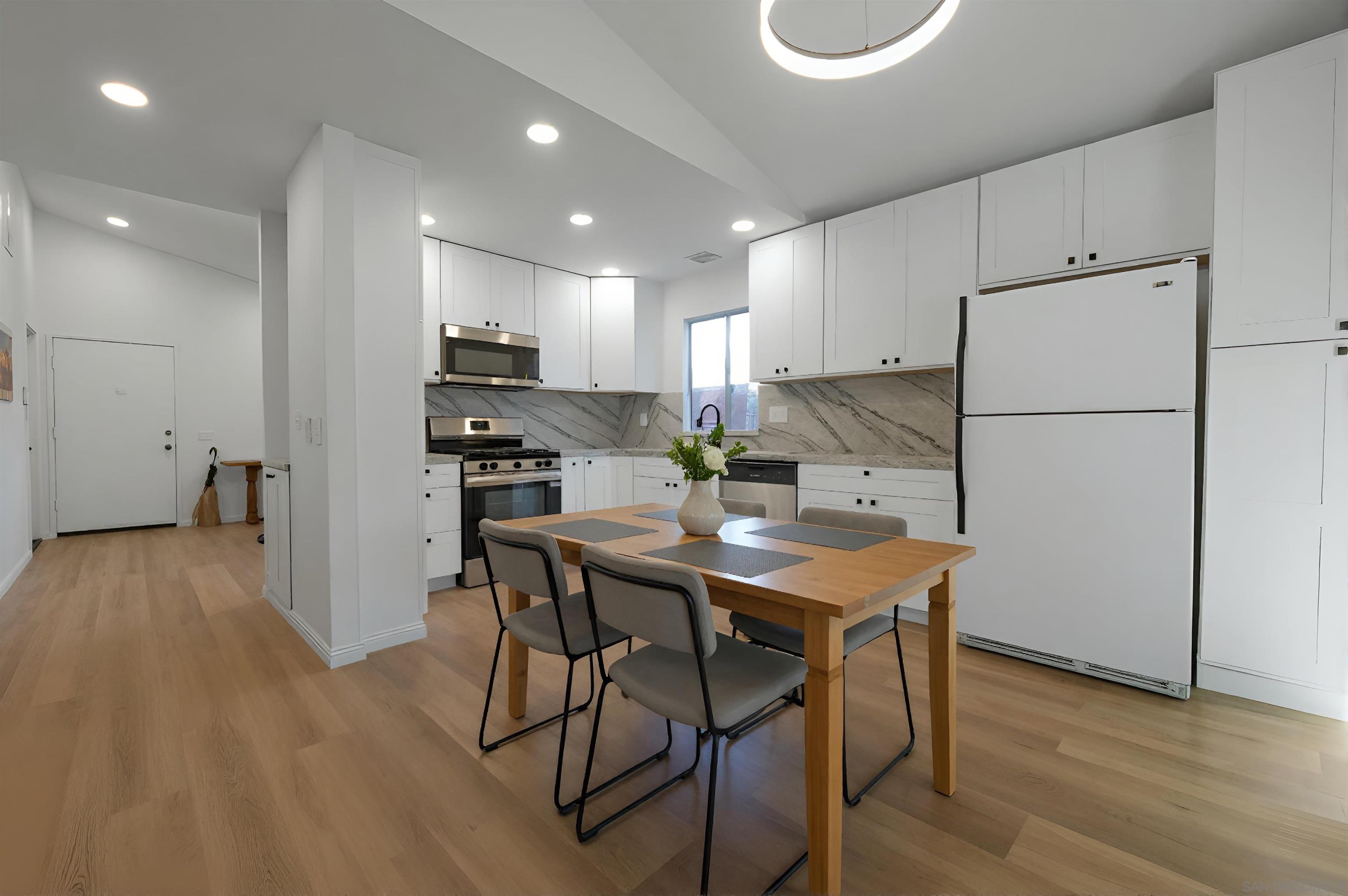 Detail Gallery Image 9 of 19 For 6351  Plaza Cuernavaca, San Diego,  CA 92114 - 3 Beds | 2 Baths