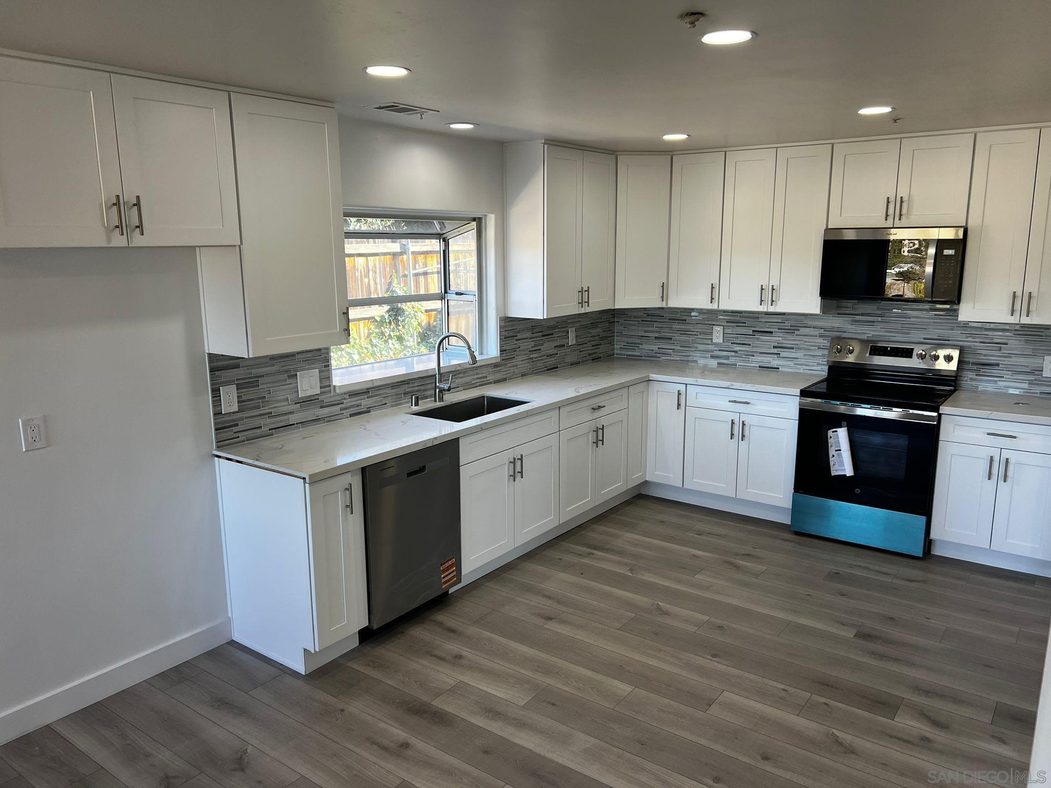 Front Image Thumbnail for SD250045278