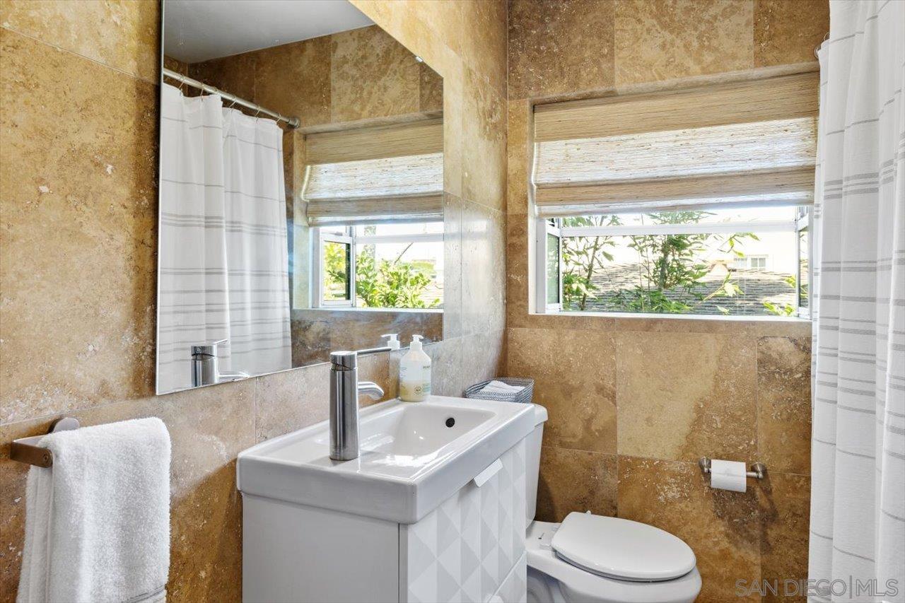 Detail Gallery Image 11 of 28 For 1833  Tustin St, San Diego,  CA 92106 - 4 Beds | 2/1 Baths