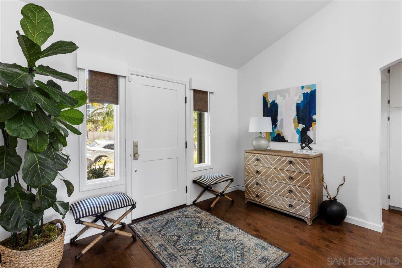 Detail Gallery Image 3 of 28 For 1833  Tustin St, San Diego,  CA 92106 - 4 Beds | 2/1 Baths