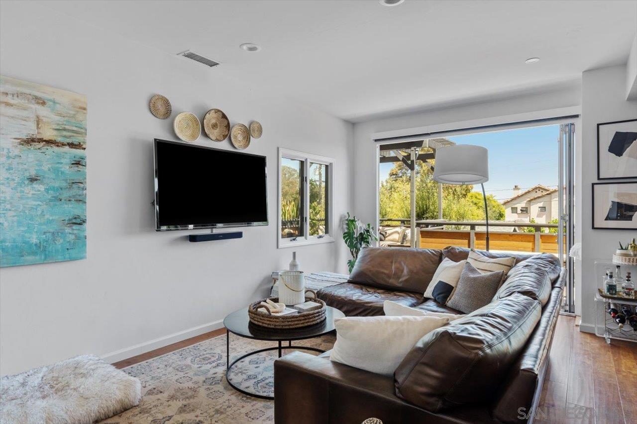 Detail Gallery Image 5 of 28 For 1833  Tustin St, San Diego,  CA 92106 - 4 Beds | 2/1 Baths