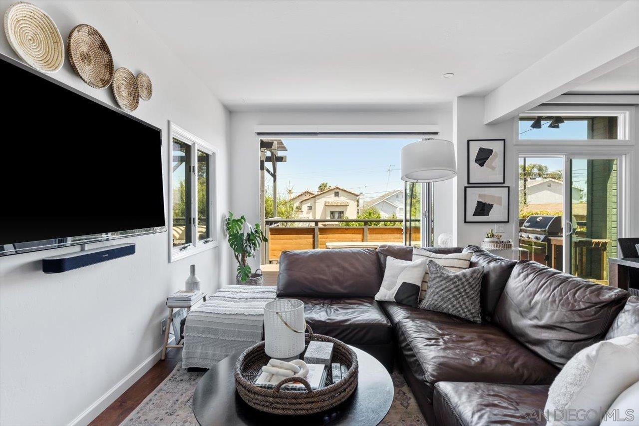 Detail Gallery Image 6 of 28 For 1833  Tustin St, San Diego,  CA 92106 - 4 Beds | 2/1 Baths