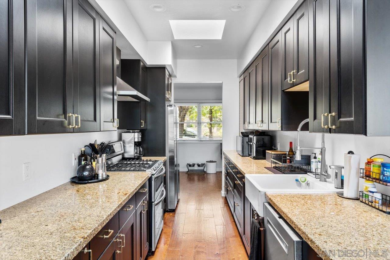 Detail Gallery Image 8 of 28 For 1833  Tustin St, San Diego,  CA 92106 - 4 Beds | 2/1 Baths