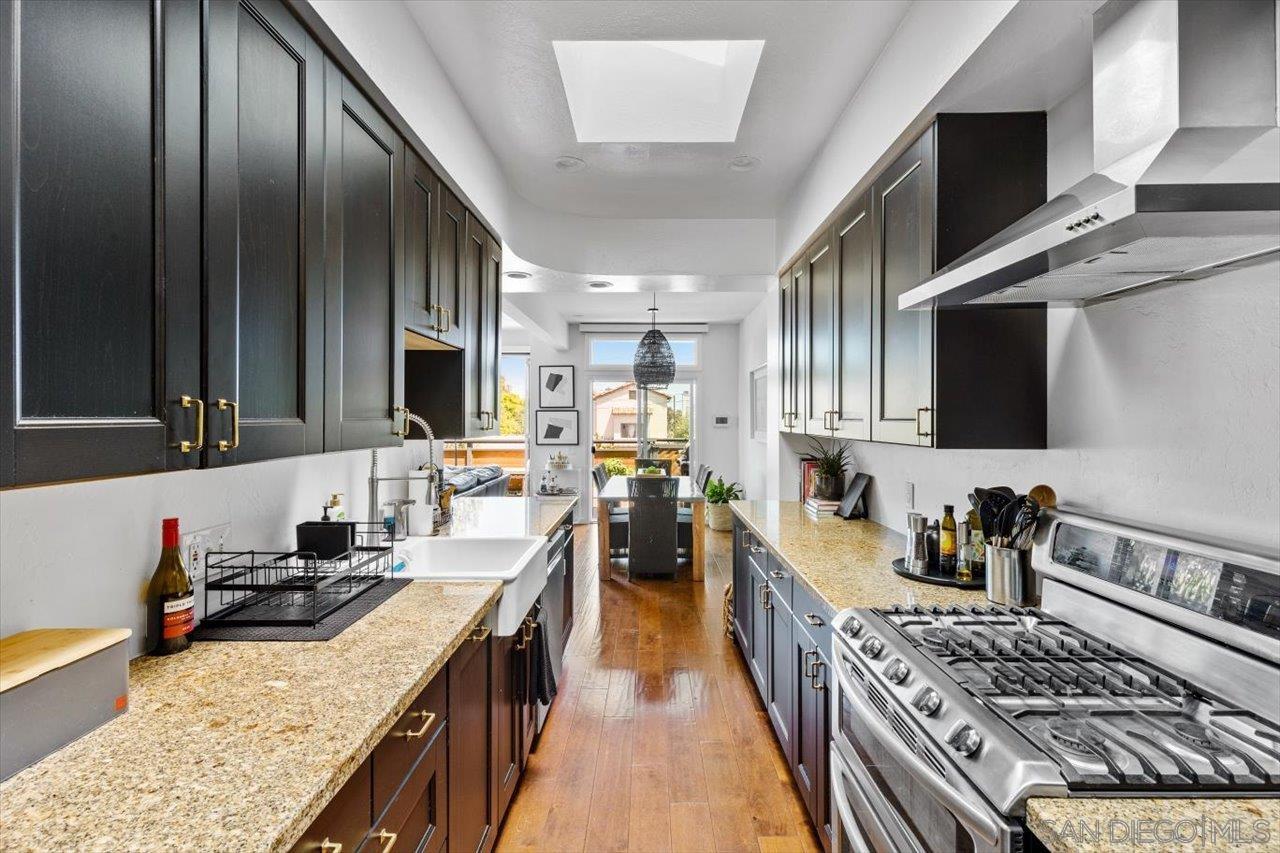 Detail Gallery Image 9 of 28 For 1833  Tustin St, San Diego,  CA 92106 - 4 Beds | 2/1 Baths